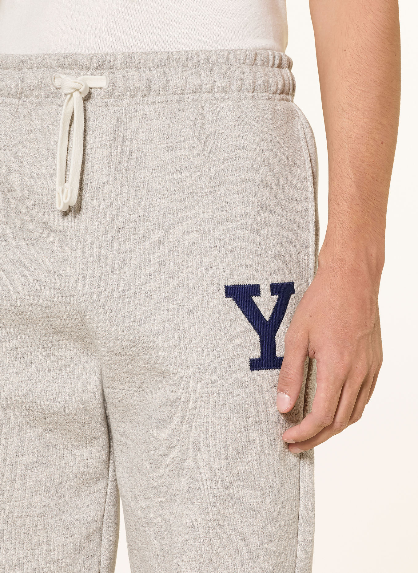 GANT Pantaloni de trening: GRI DESCHIS / ALBASTRU ÎNCHIS
