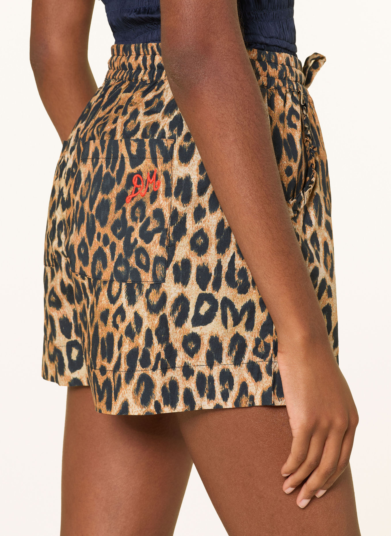 DAMSON MADDER. Shorts: COGNAC / BEIGE / SCHWARZ