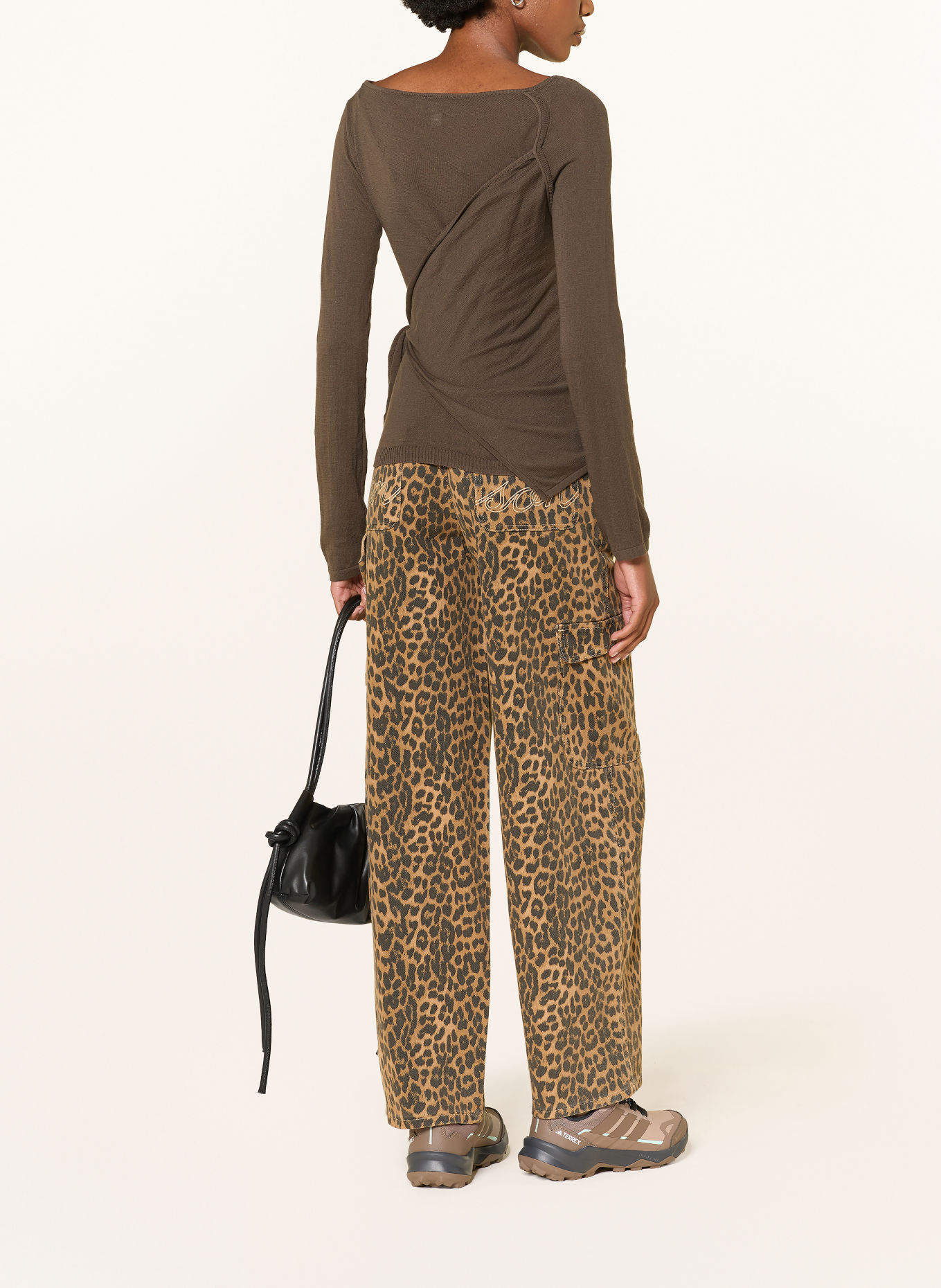 DAMSON MADDER. Cargohose: COGNAC / SCHWARZ