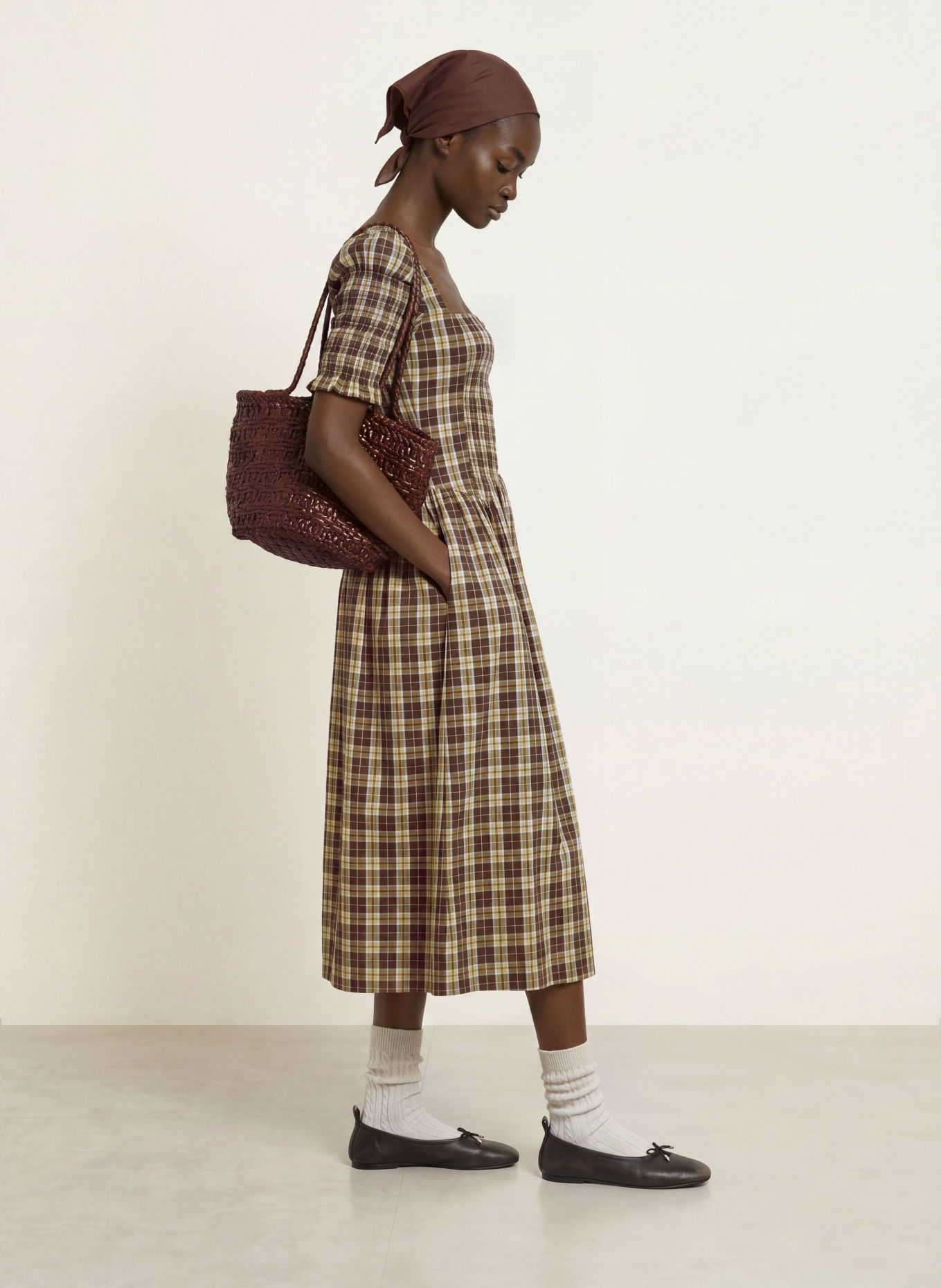 DAMSON MADDER. Kleid EMMY mit Rüschen: BRAUN / BLAUGRAU / KHAKI