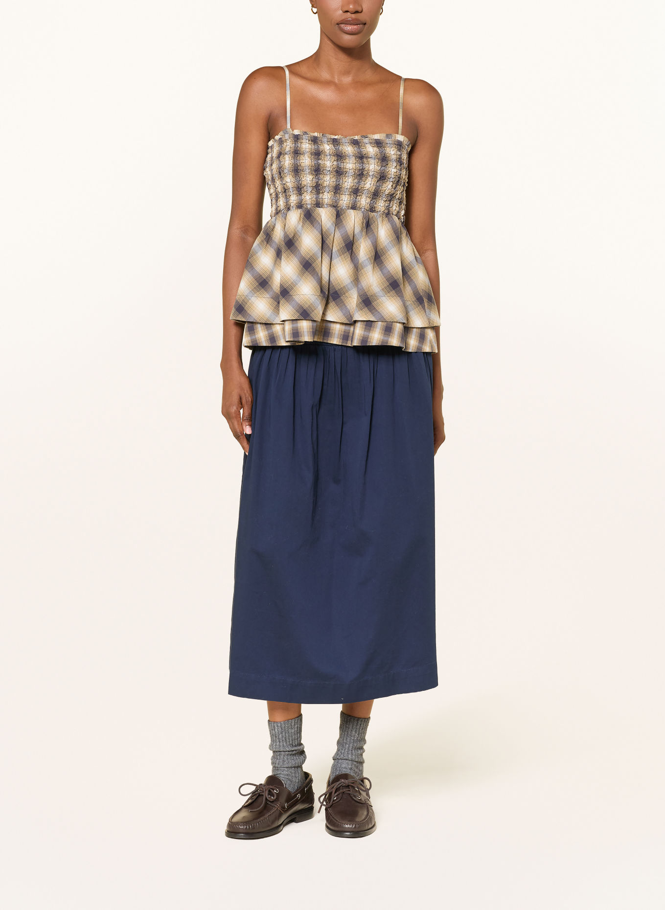 DAMSON MADDER. Blusentop AZALEA mit Rüschen: BEIGE / ECRU / DUNKELBLAU