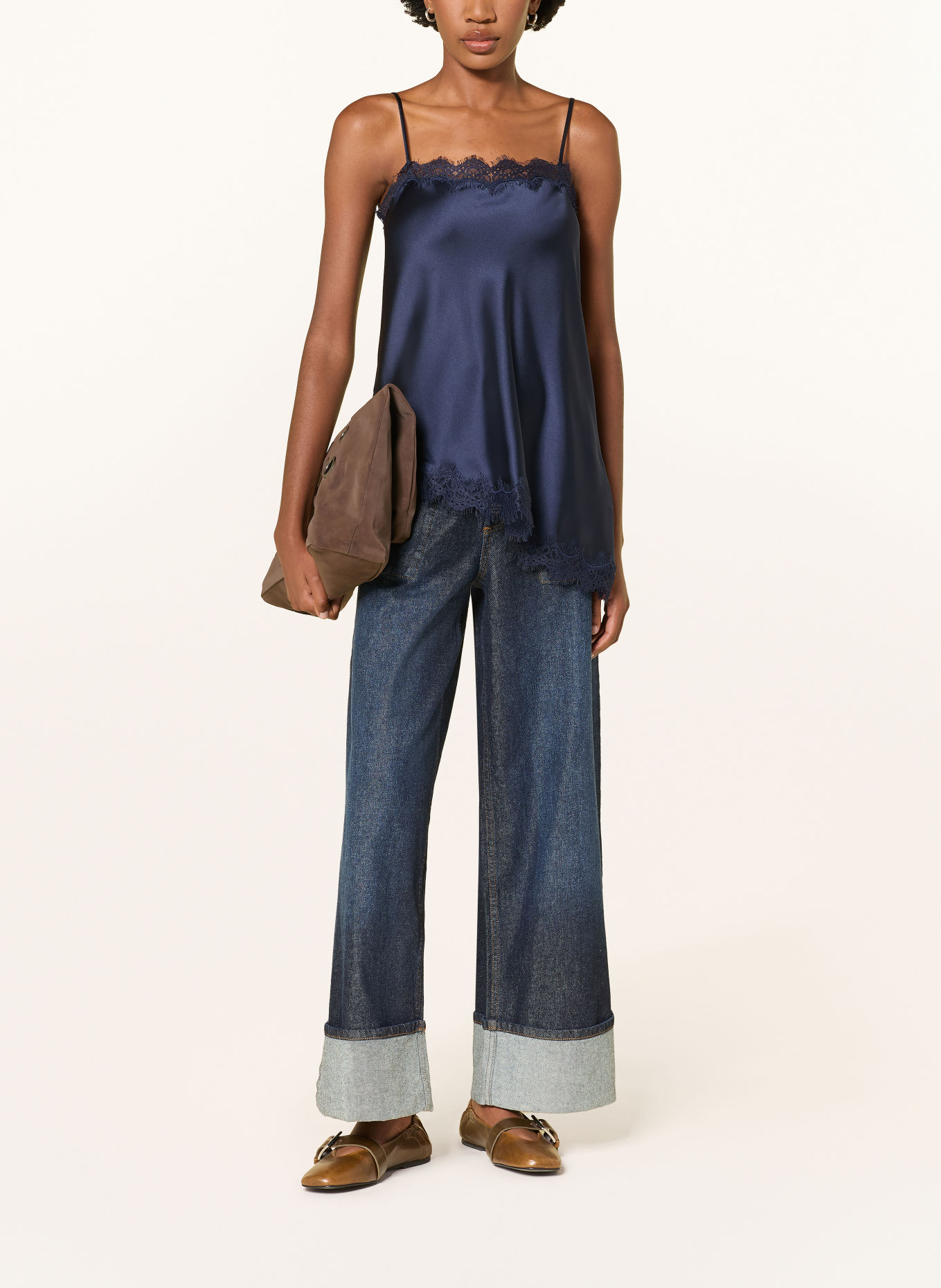 DAMSON MADDER. Blousetop van satijn met kant: DONKERBLAUW
