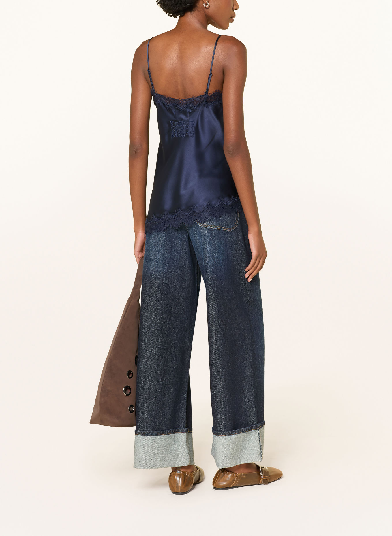 DAMSON MADDER. Blousetop van satijn met kant: DONKERBLAUW
