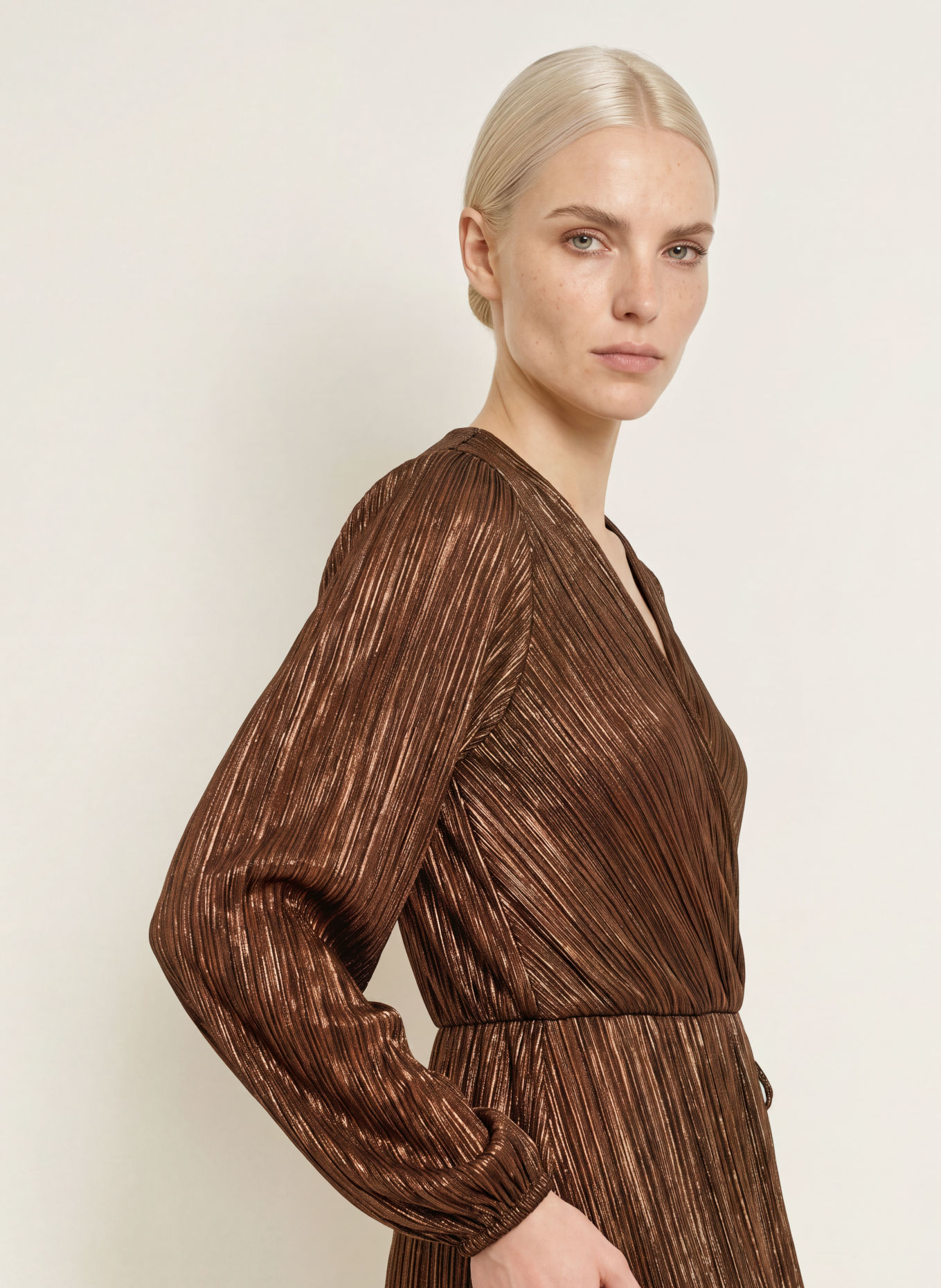 CINQUE Plisseekleid CIISSY in Wickeloptik mit Glitzergarn: DUNKELBRAUN / GOLD