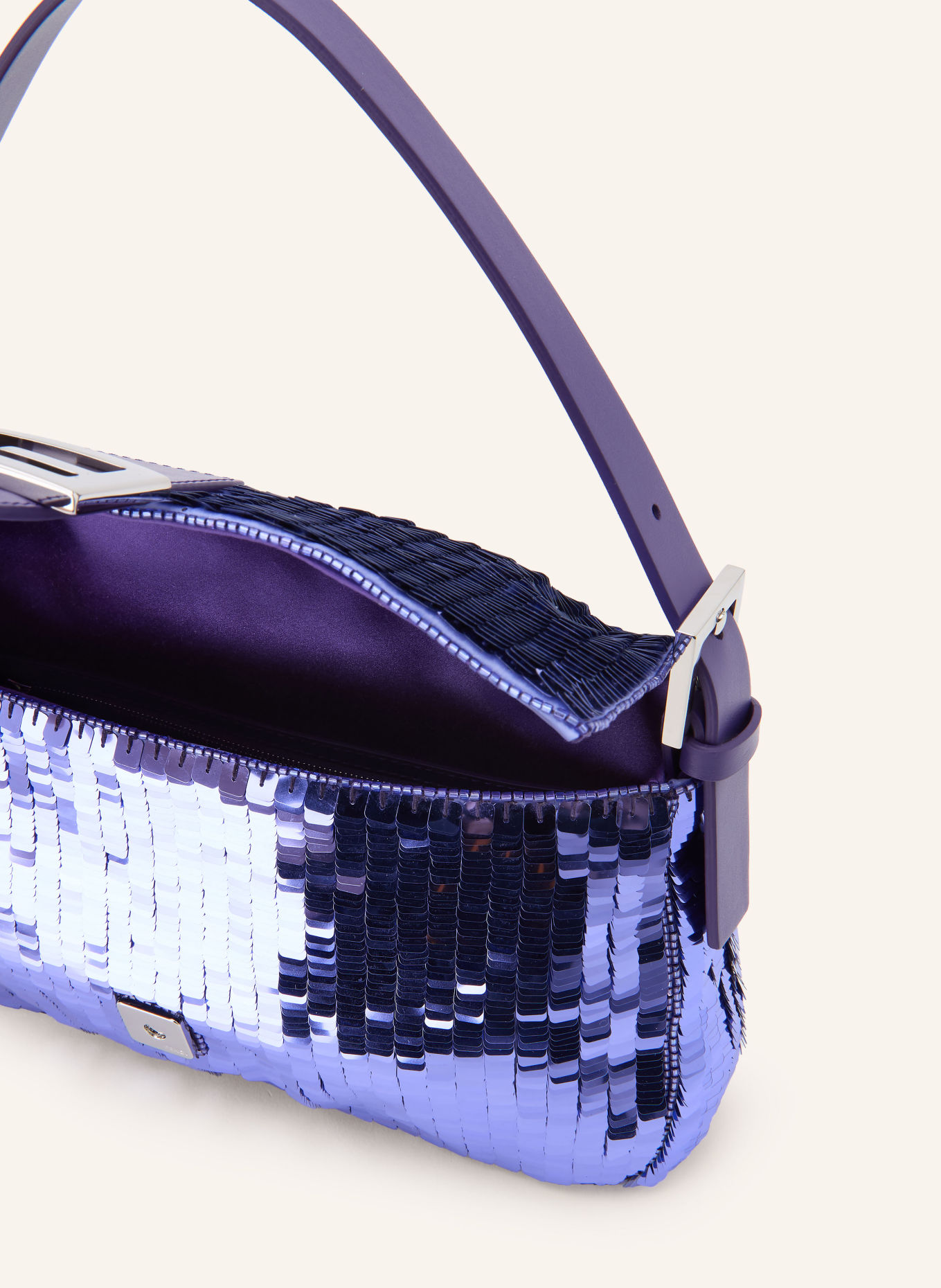 FENDI Handtasche BAGUETTE mit Pailletten: LILA / SILBER
