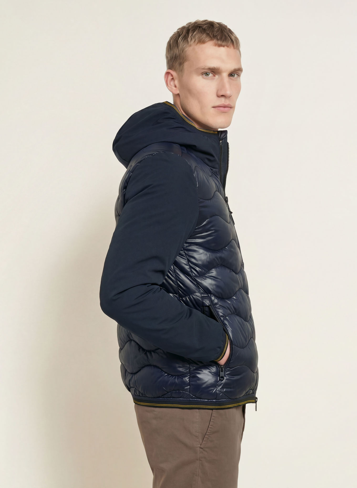 Blauer Lightweight-Daunenjacke ALBERT im Materialmix: DUNKELBLAU