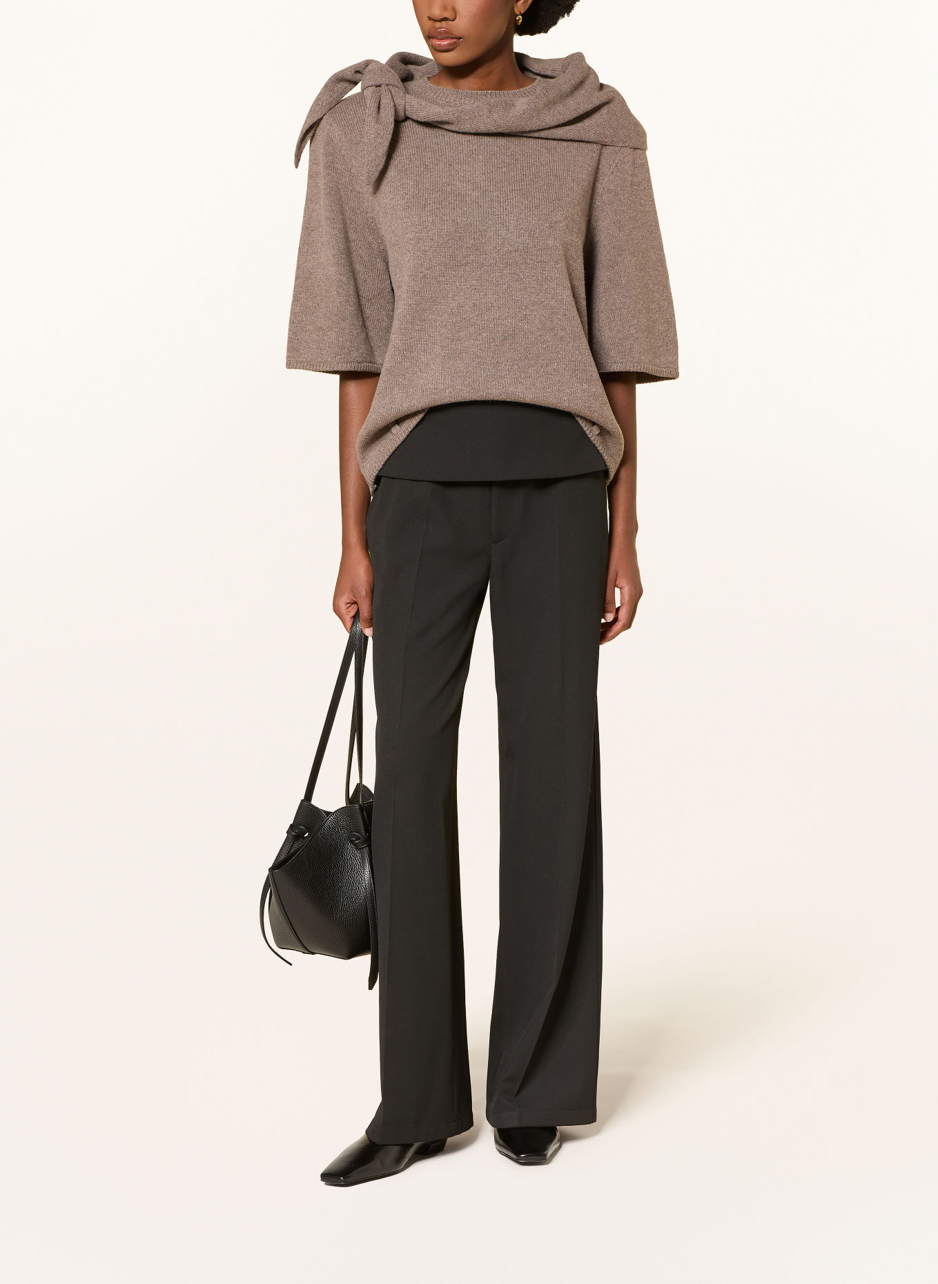 ARAKII ELA Knit Shirt Made of Merino Wool with a Detachable Scarf: TAUPE