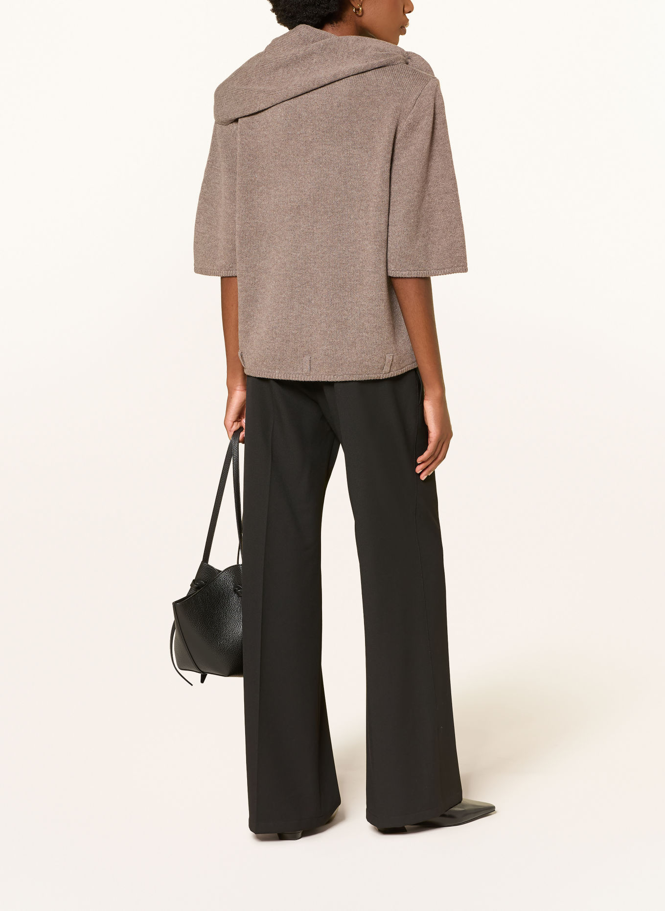 ARAKII ELA Knit Shirt Made of Merino Wool with a Detachable Scarf: TAUPE