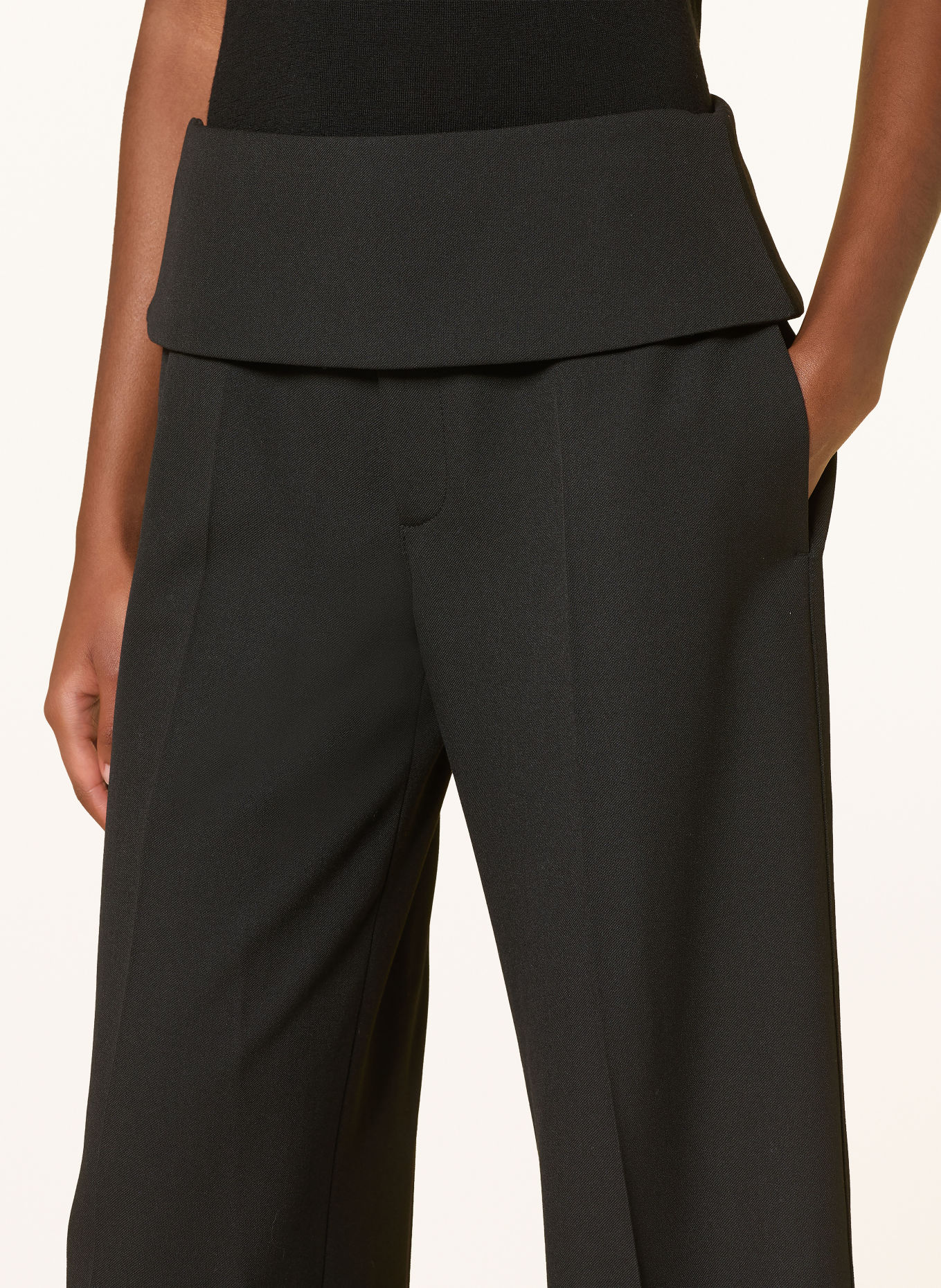 ARAKII Marlenehose mit Volants: SCHWARZ