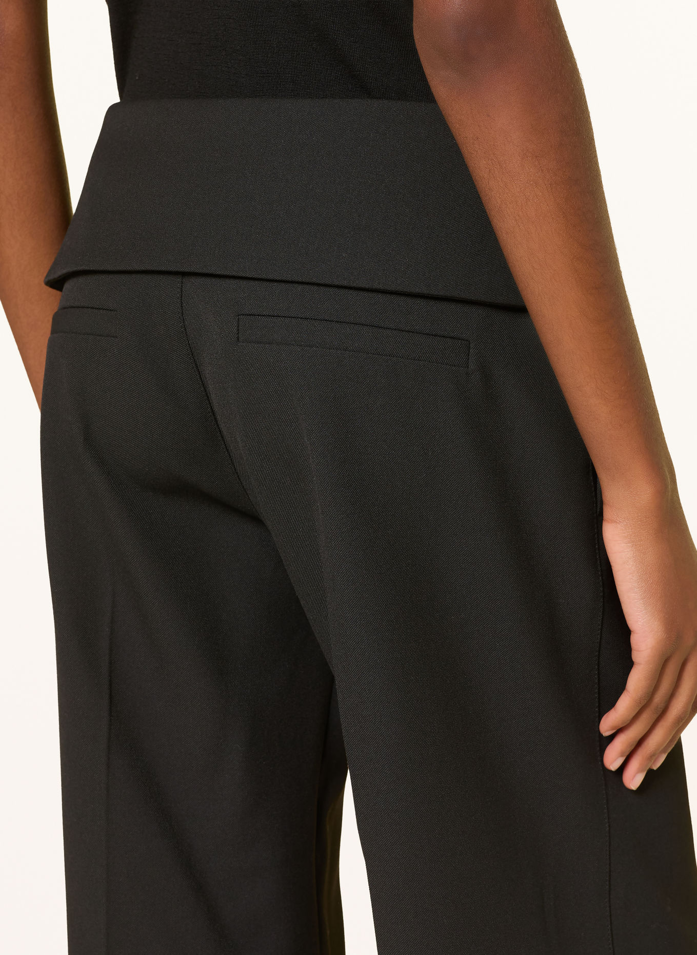 ARAKII Marlenehose mit Volants: SCHWARZ