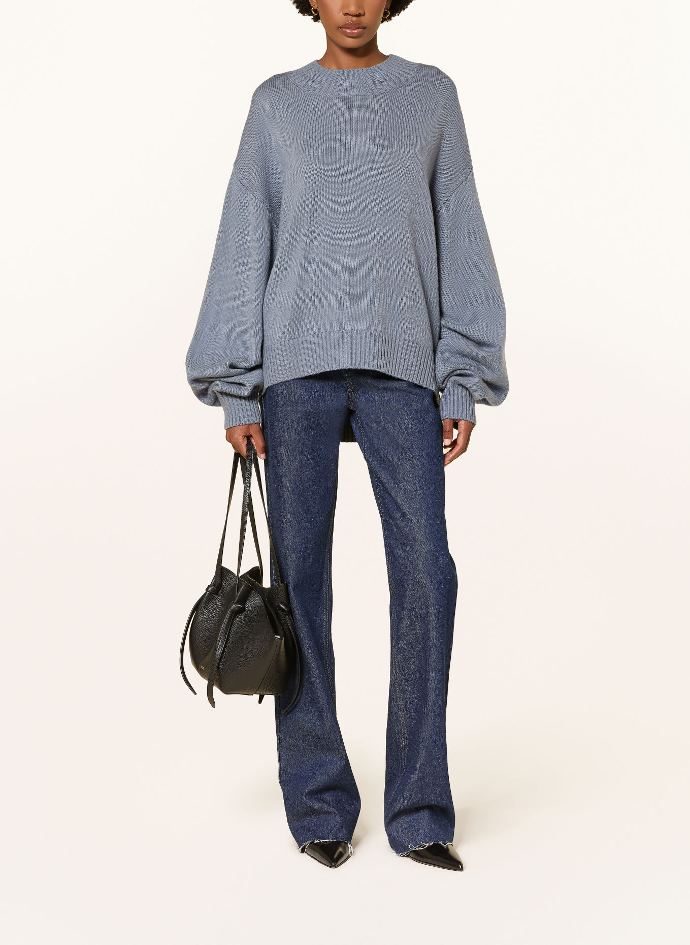 ARAKII Sweater: LIGHT BLUE