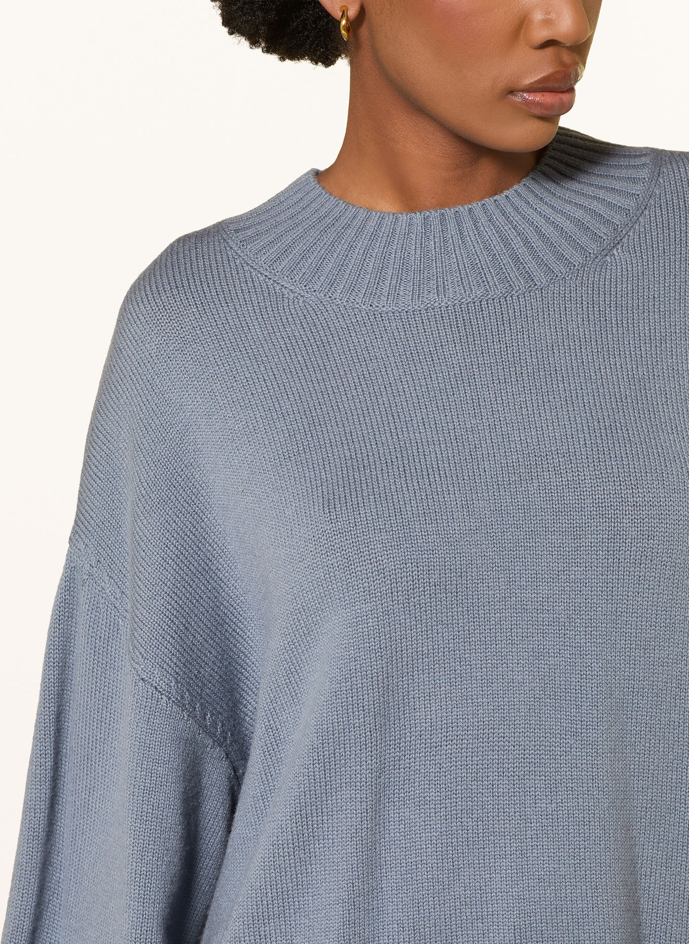 ARAKII Sweater: LIGHT BLUE