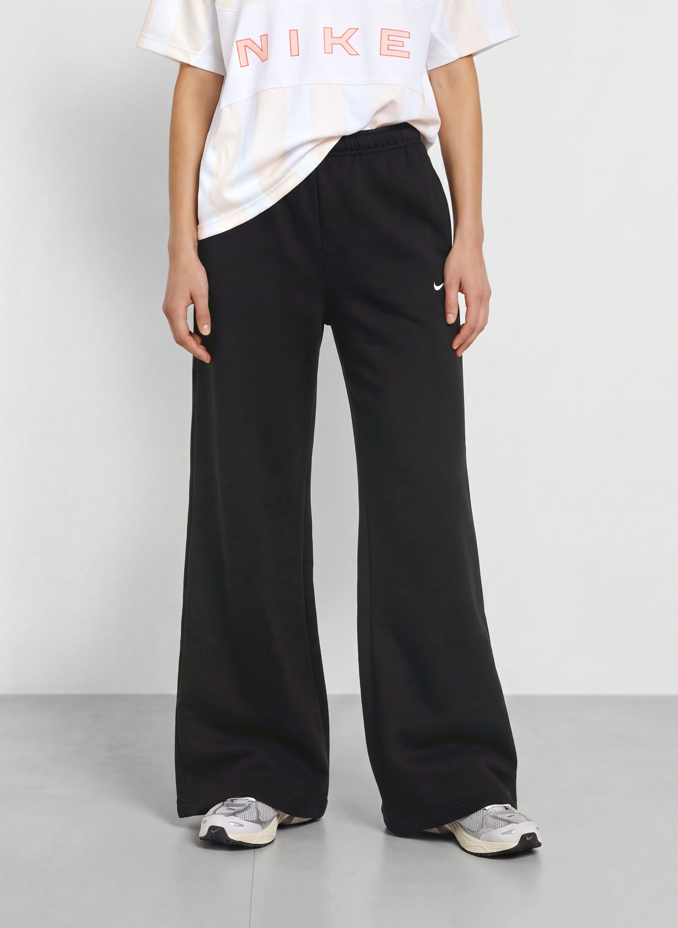 Nike Spodnie dresowe STUDIO FLEECE: CZARNY