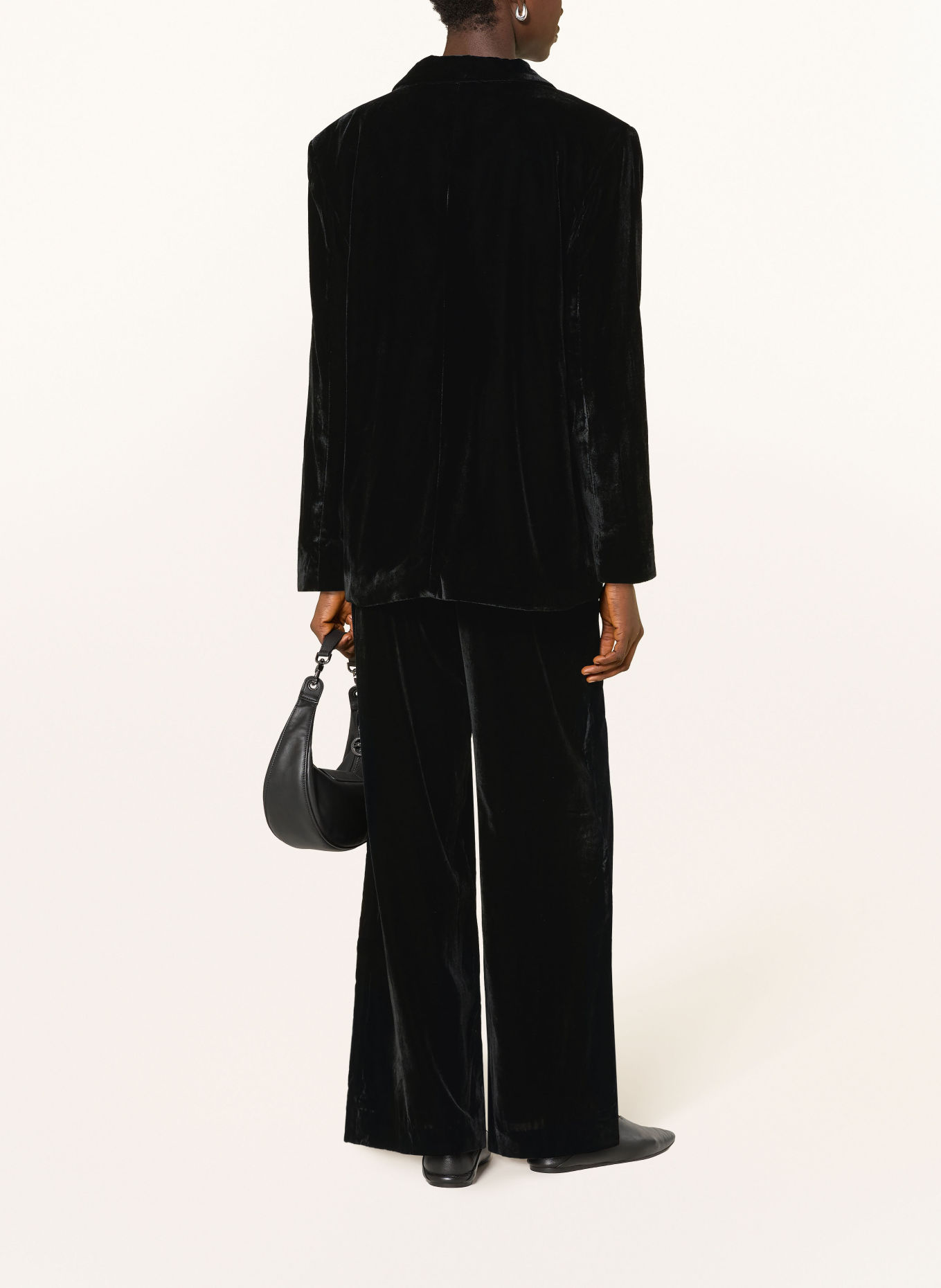darling harbour Velvet Blazer: BLACK
