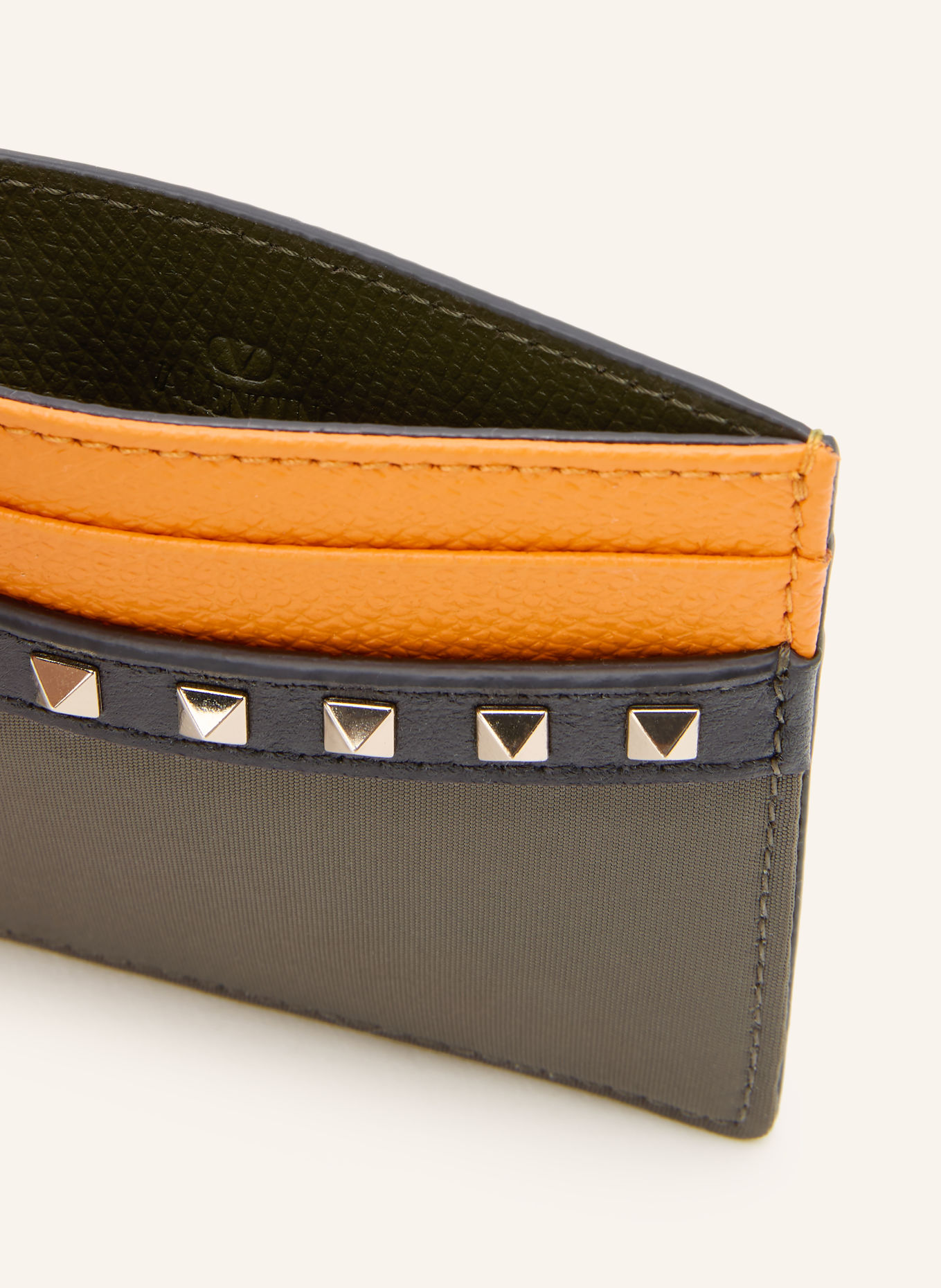 VALENTINO GARAVANI Kartenetui STUD UP: OLIV / ORANGE / SCHWARZ