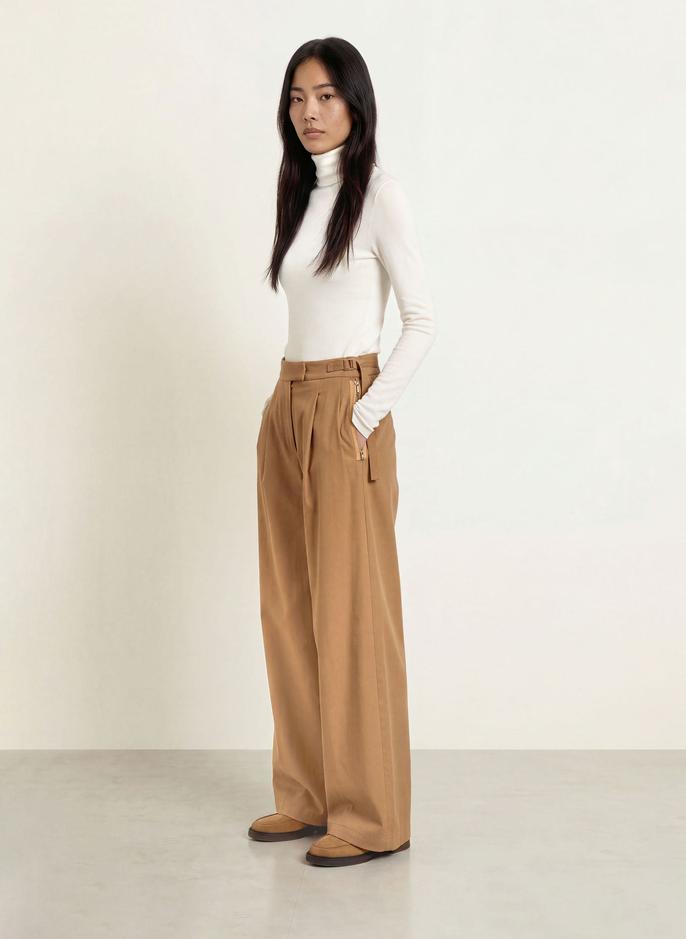MAX & Co. AMA Turtleneck sweater: WHITE