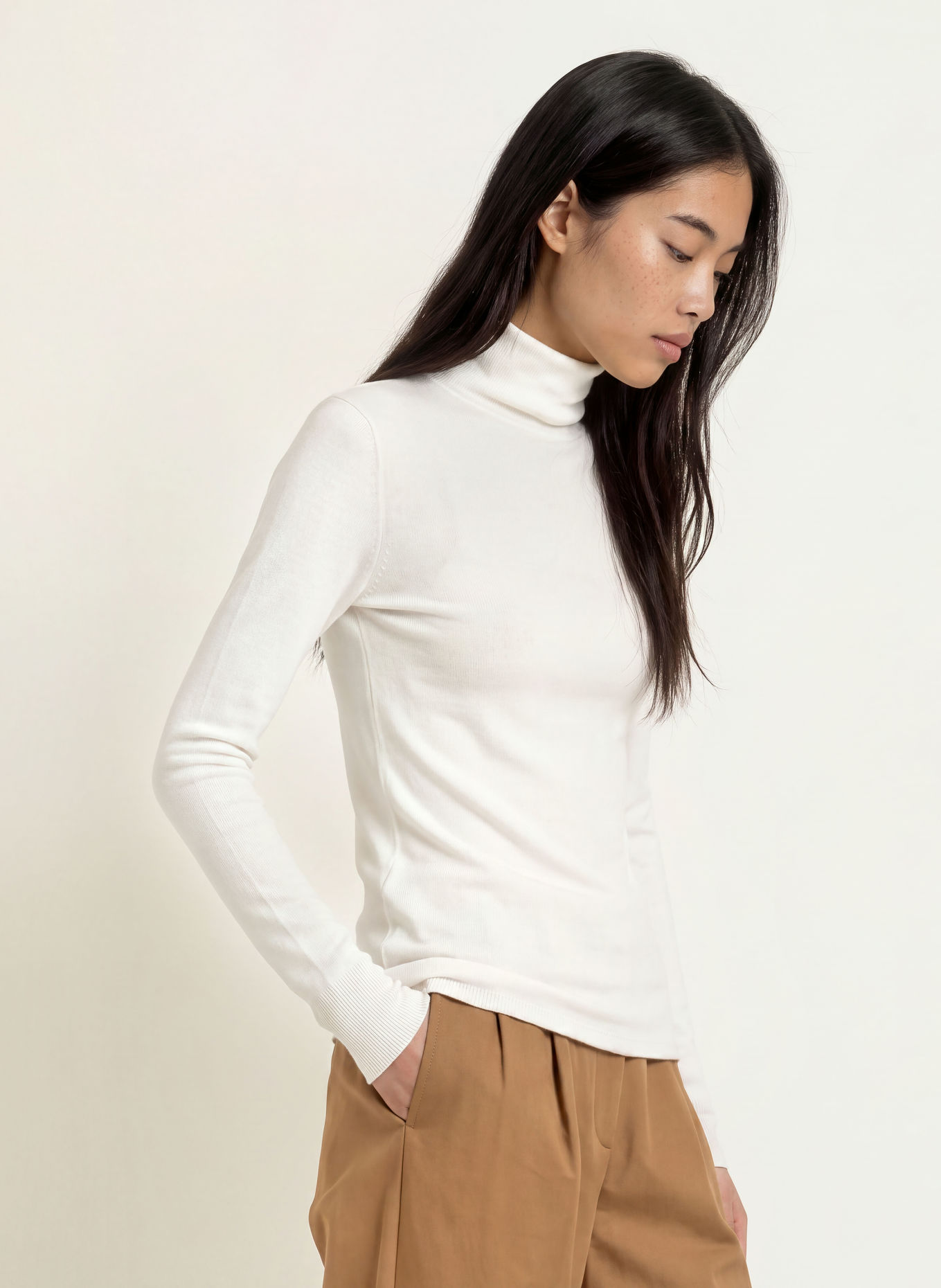 MAX & Co. AMA Turtleneck sweater: WHITE