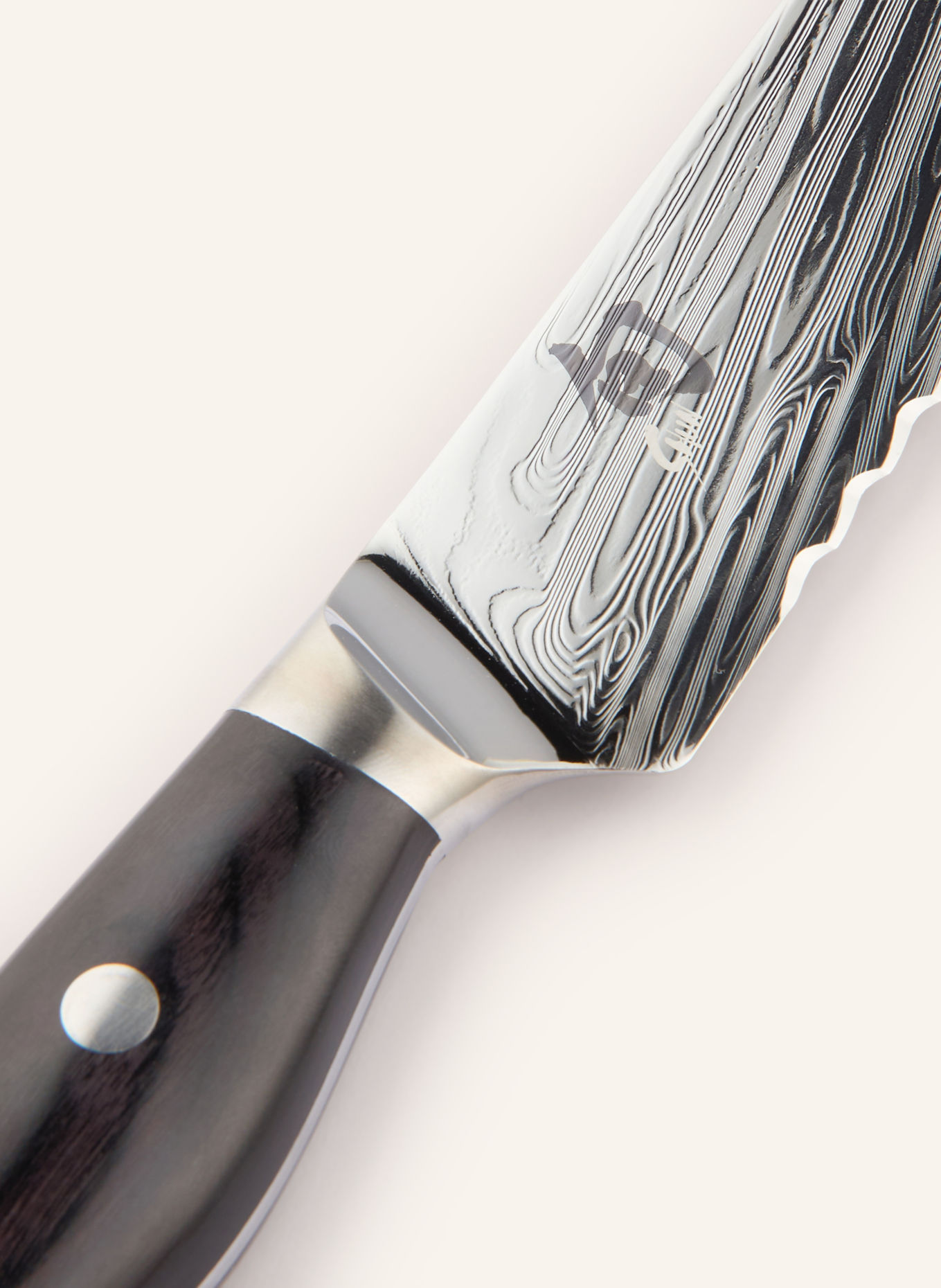 KAI Brödkniv SHUN NAGARE: SVART / SILVER