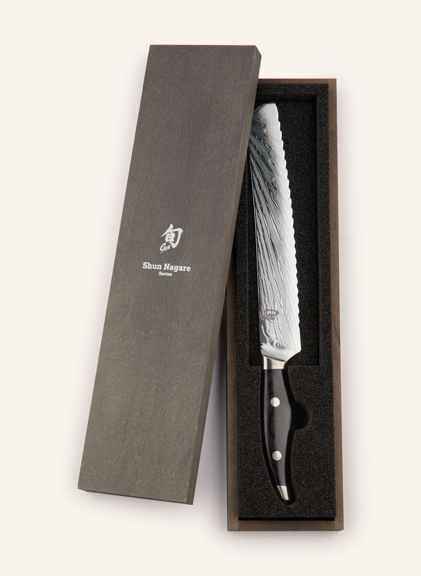 KAI Brödkniv SHUN NAGARE: SVART / SILVER