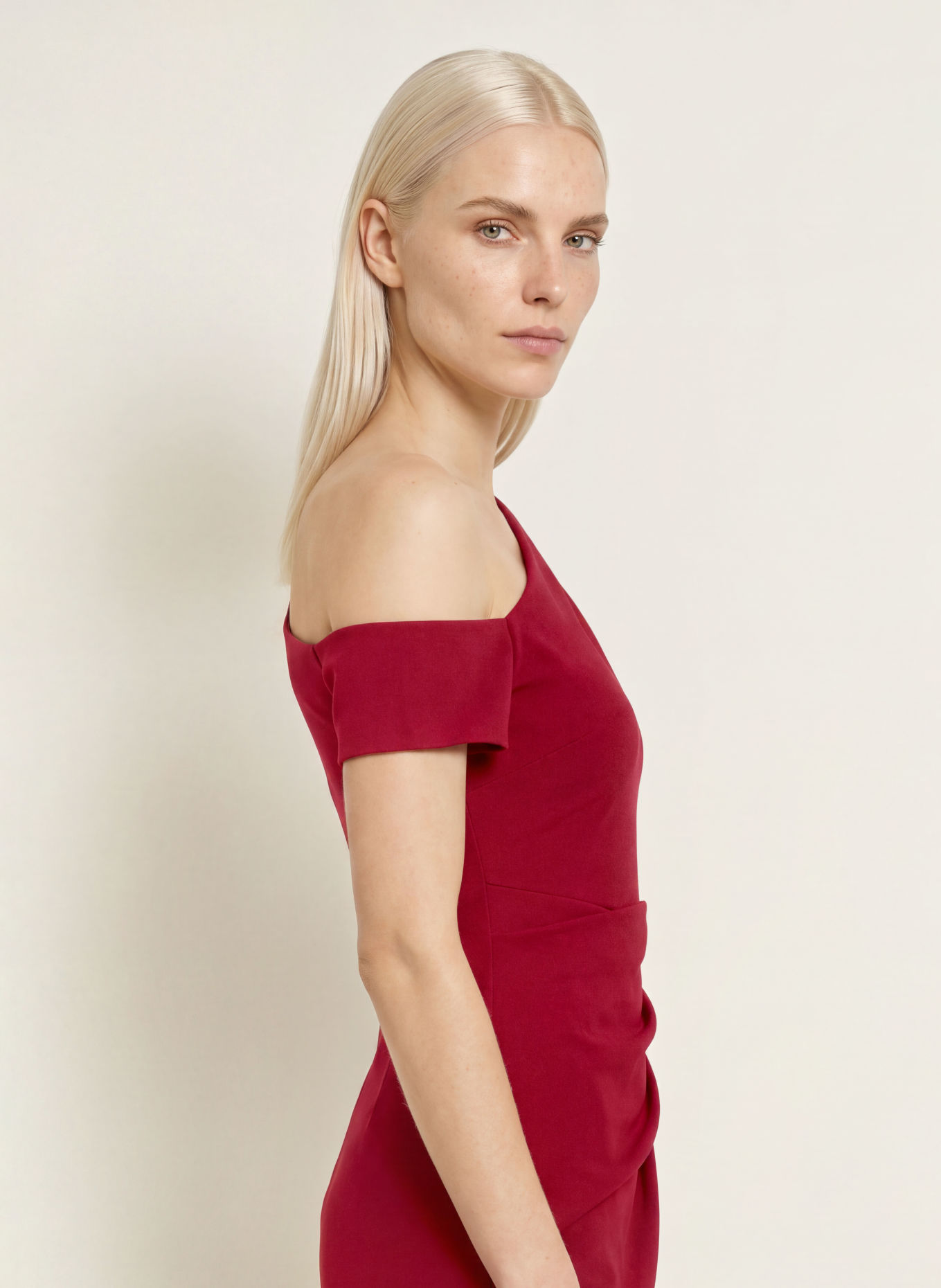 LIPSY One-Shoulder-Kleid: DUNKELROT