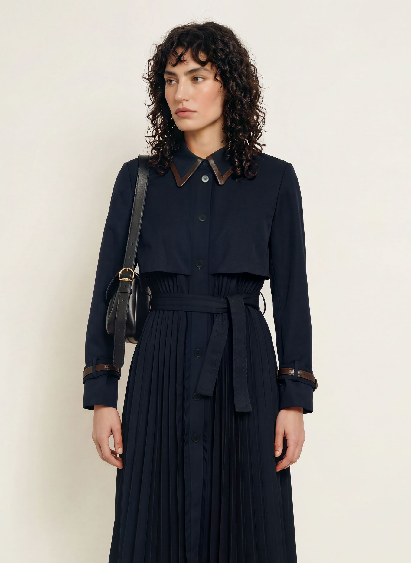 SANDRO Trenchcoat mit Plissees: DUNKELBLAU / DUNKELBRAUN