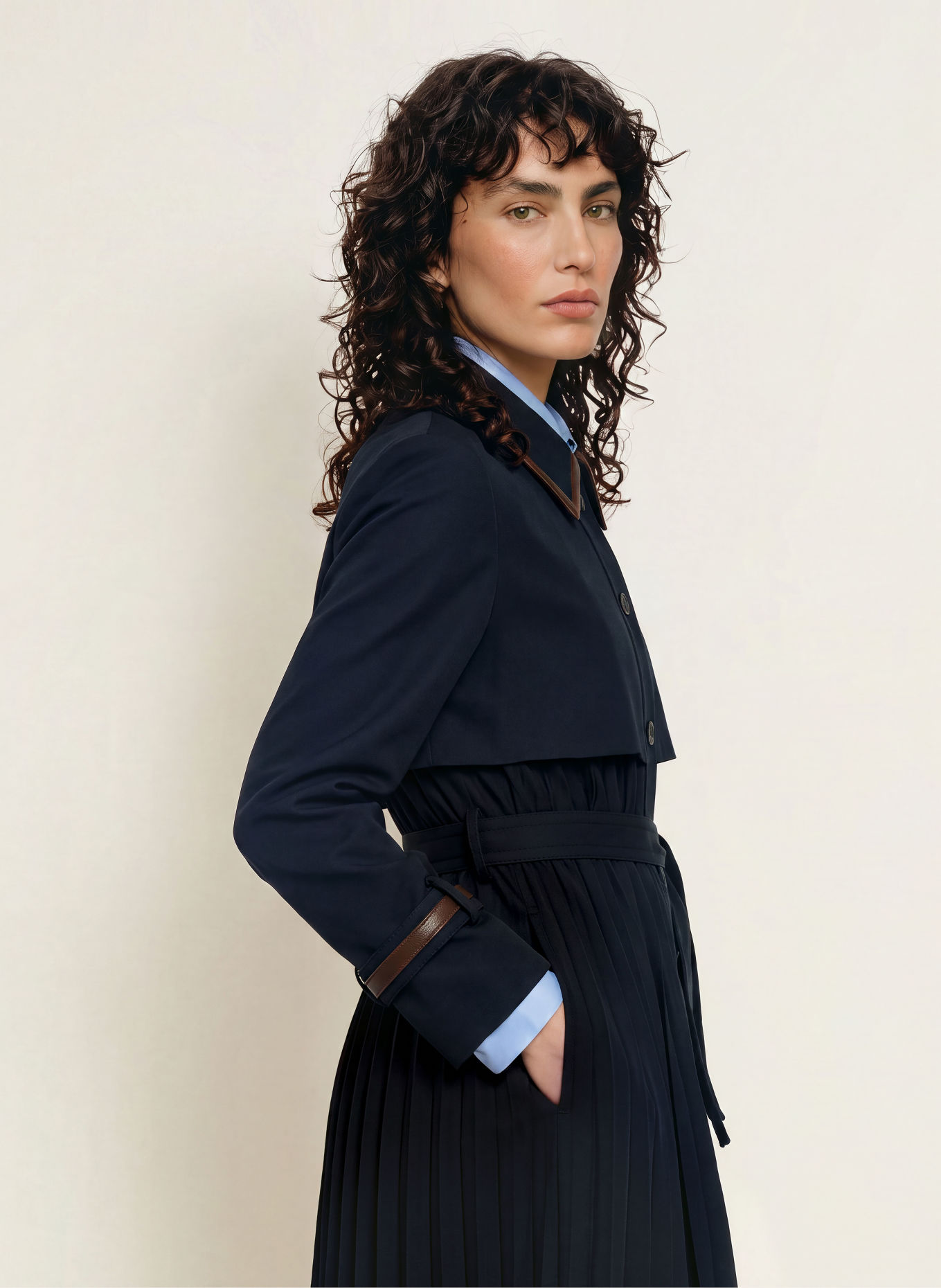 SANDRO Trenchcoat mit Plissees: DUNKELBLAU / DUNKELBRAUN