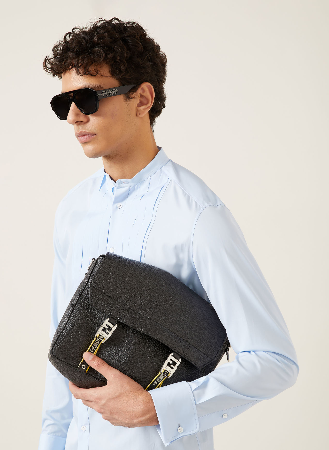 FENDI Sac à bandoulière FLOW MEDIUM: NOIR / ARGENT