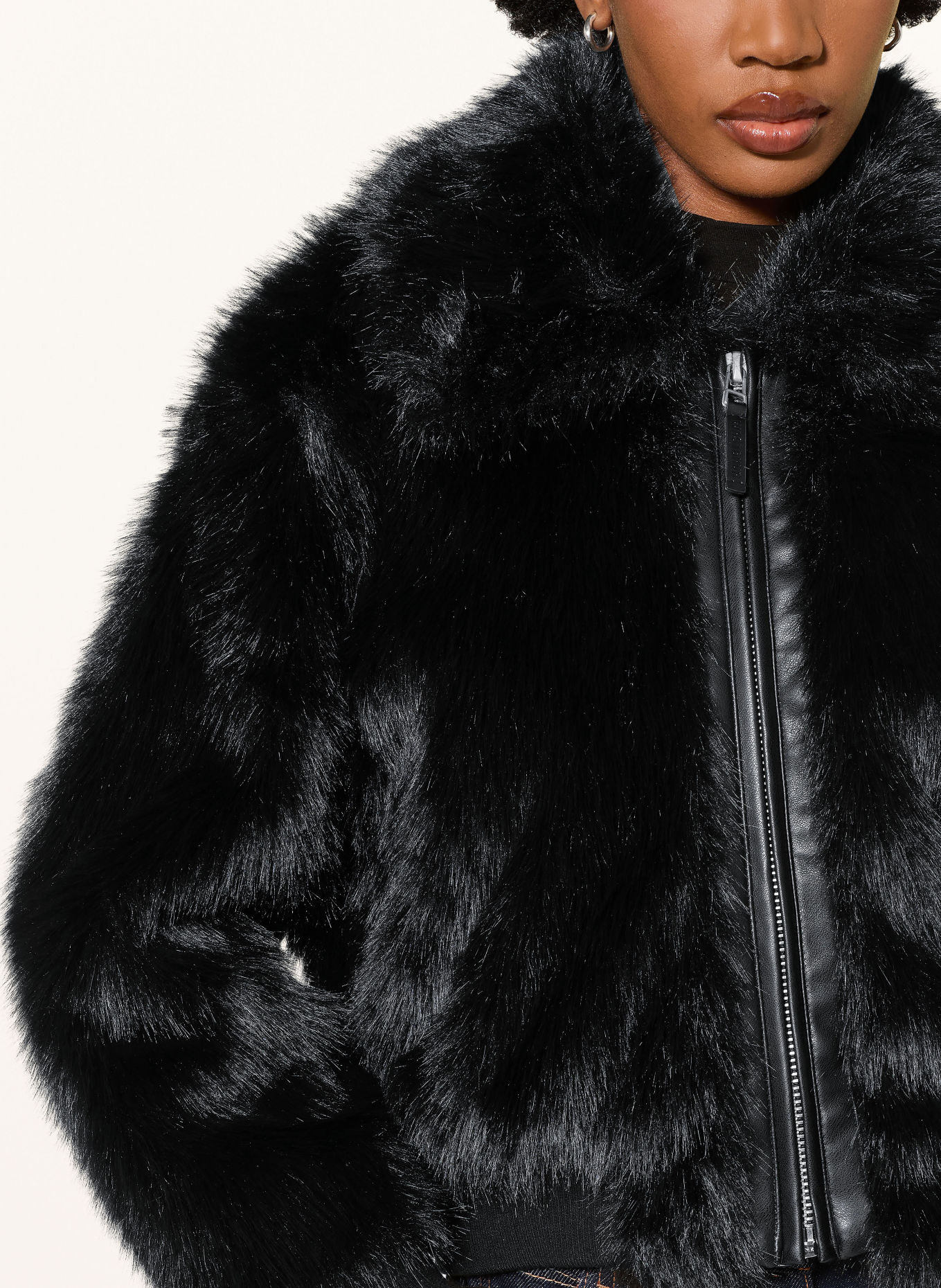 WRSTBHVR Veste en fausse fourrure GELIJA: NOIR