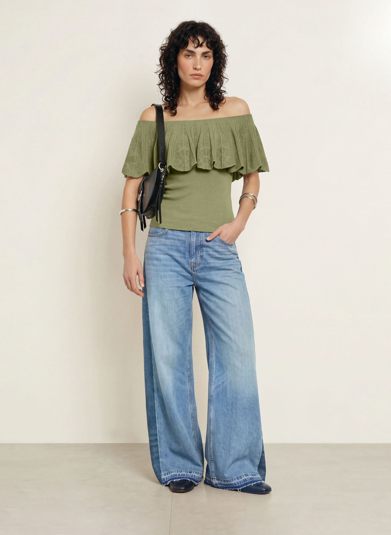 ba&sh Off-Shoulder-Stricktop mit Volants: OLIV