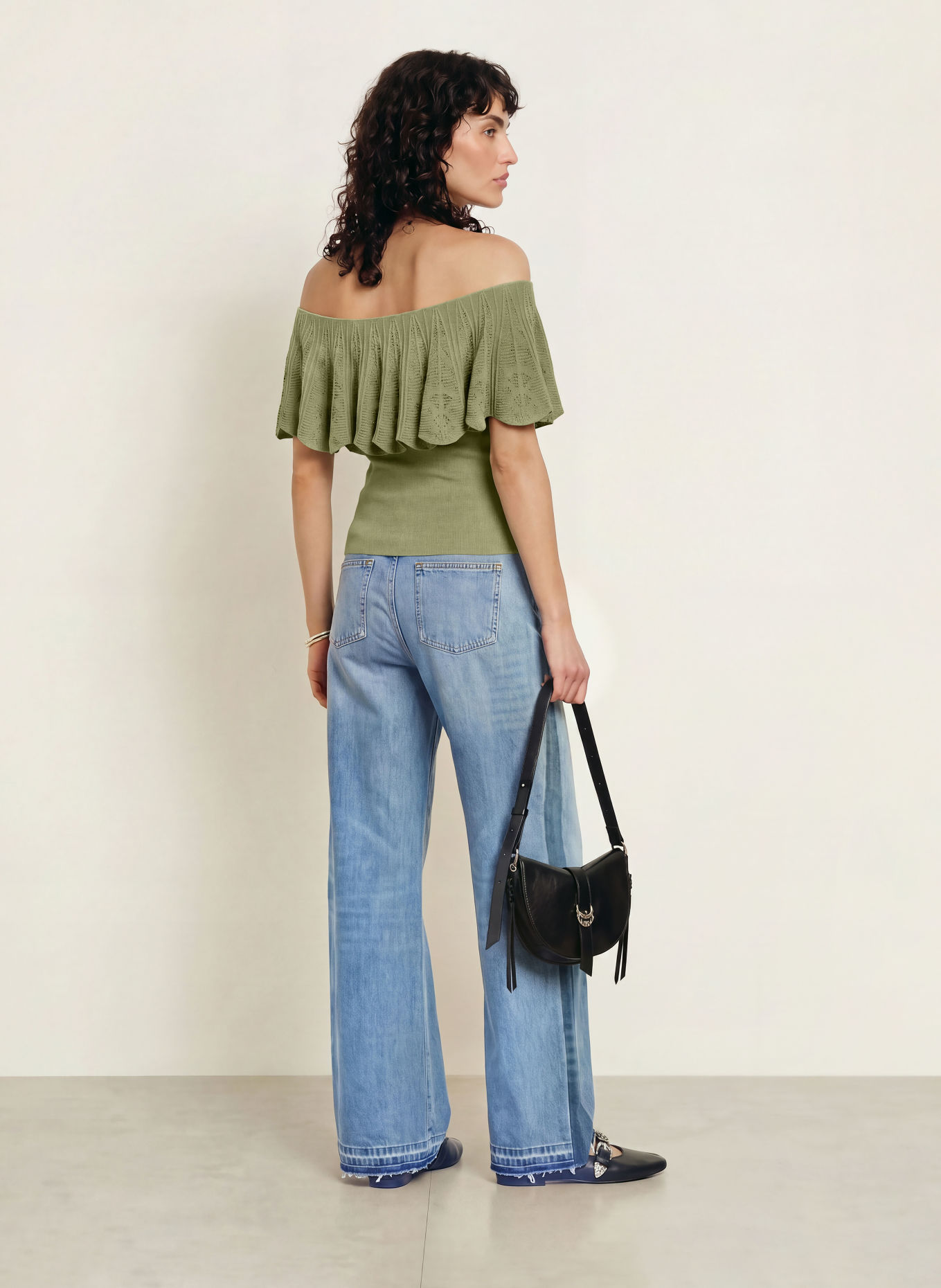 ba&sh Off-Shoulder-Stricktop mit Volants: OLIV