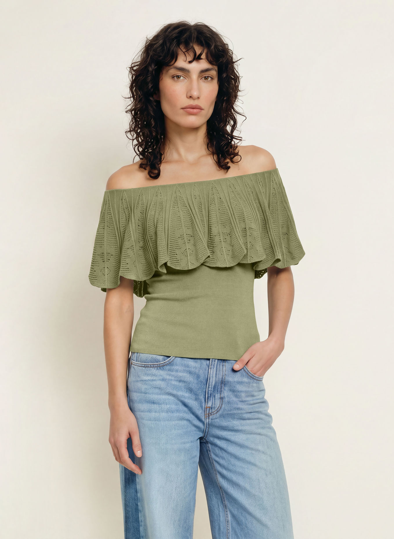 ba&sh Off-Shoulder-Stricktop mit Volants: OLIV