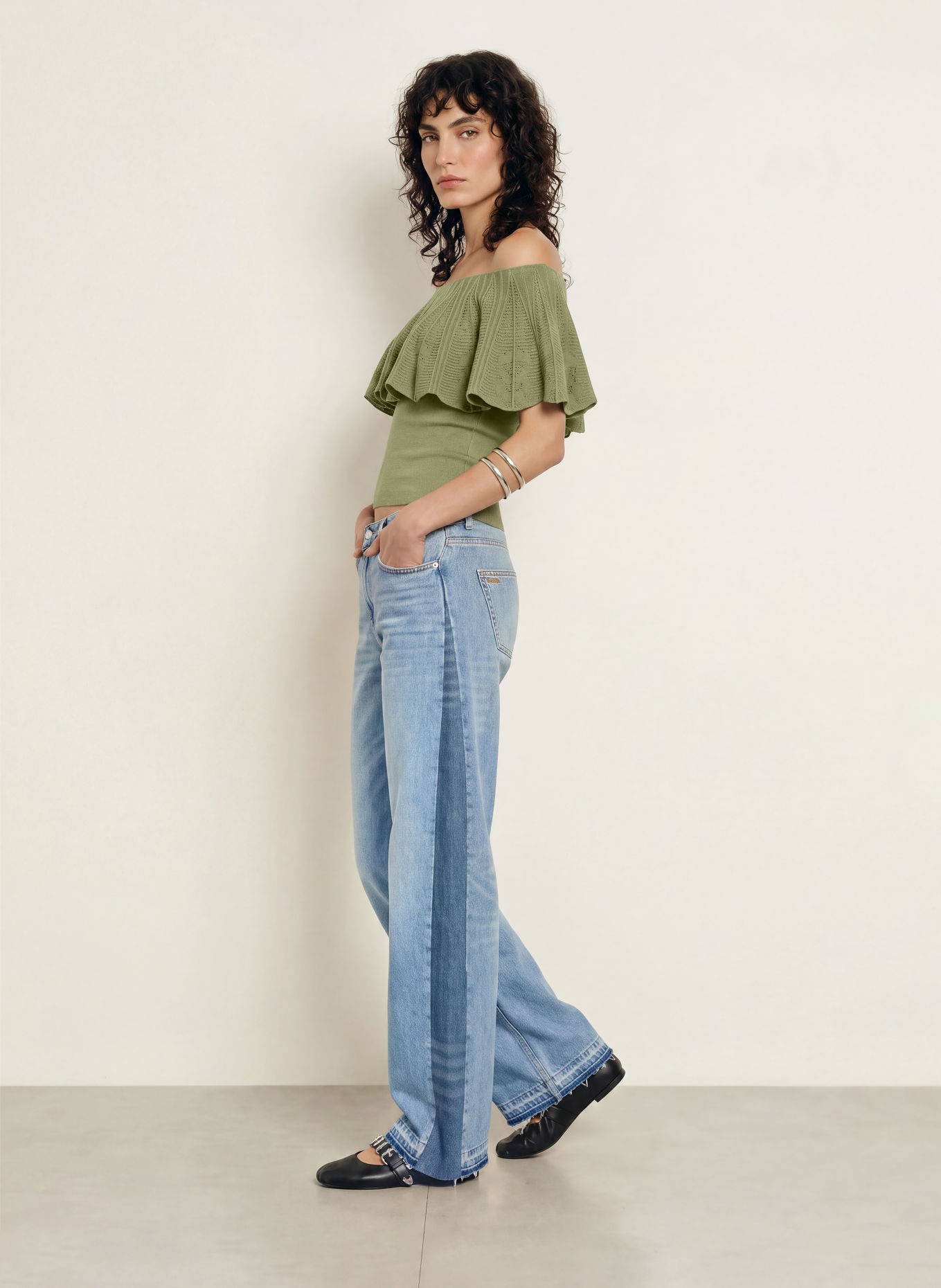 ba&sh Off-Shoulder-Stricktop mit Volants: OLIV
