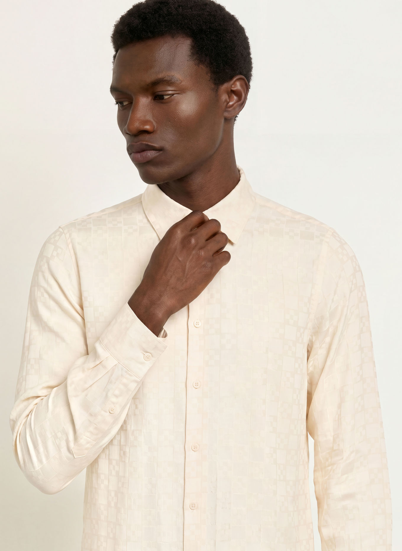 SANDRO Koszula satynowa o kroju Extra Slim Fit: ECRU