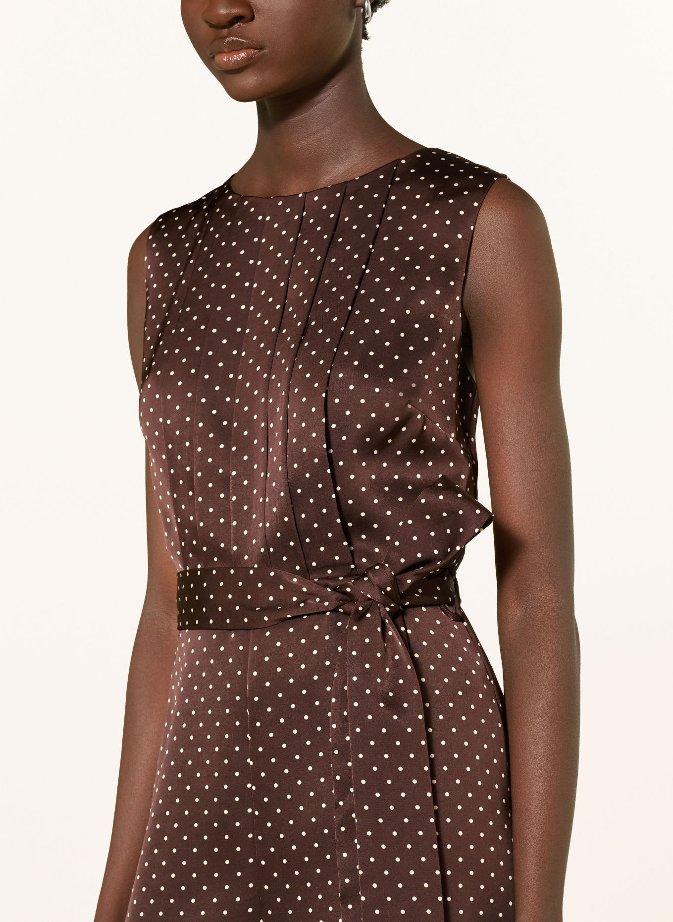 Phase Eight Combinaison JANINE en satin: MARRON FONCÉ / BLANC