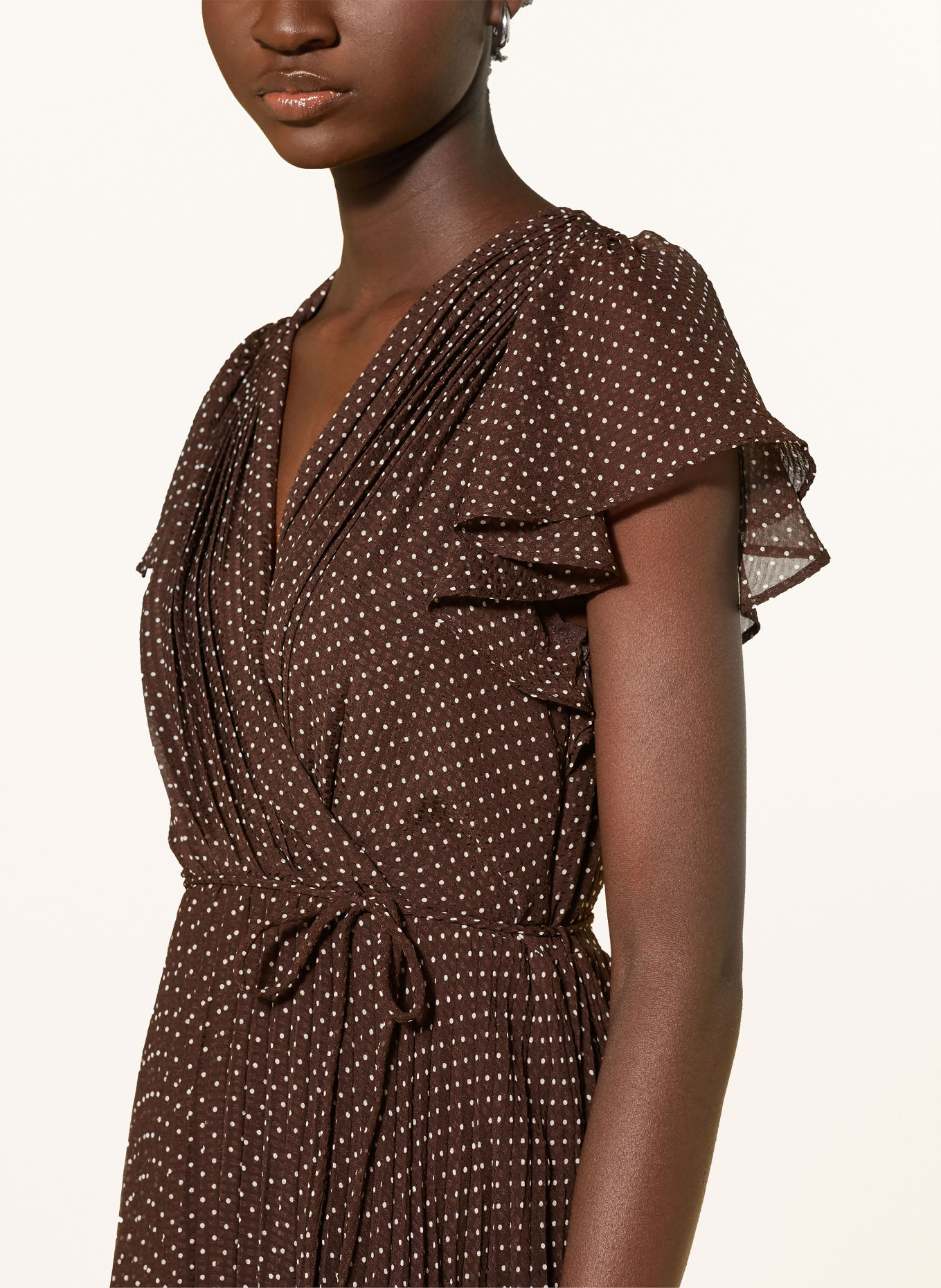 Phase Eight Plisséjurk LOUISA: MARRON FONCÉ / WIT