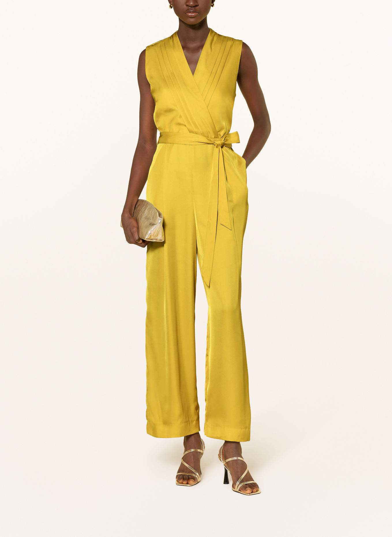 Phase Eight Jumpsuit TAYLOR van satijn: DONKERGEEL