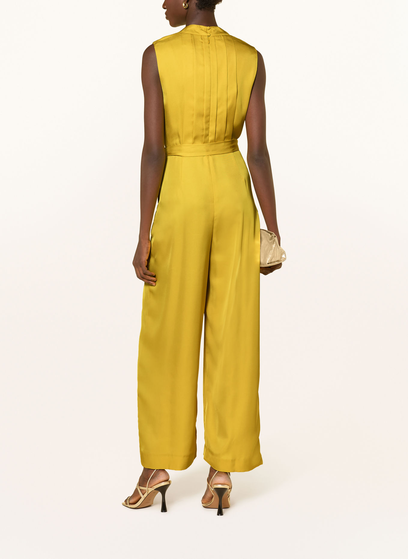 Phase Eight Jumpsuit TAYLOR van satijn: DONKERGEEL