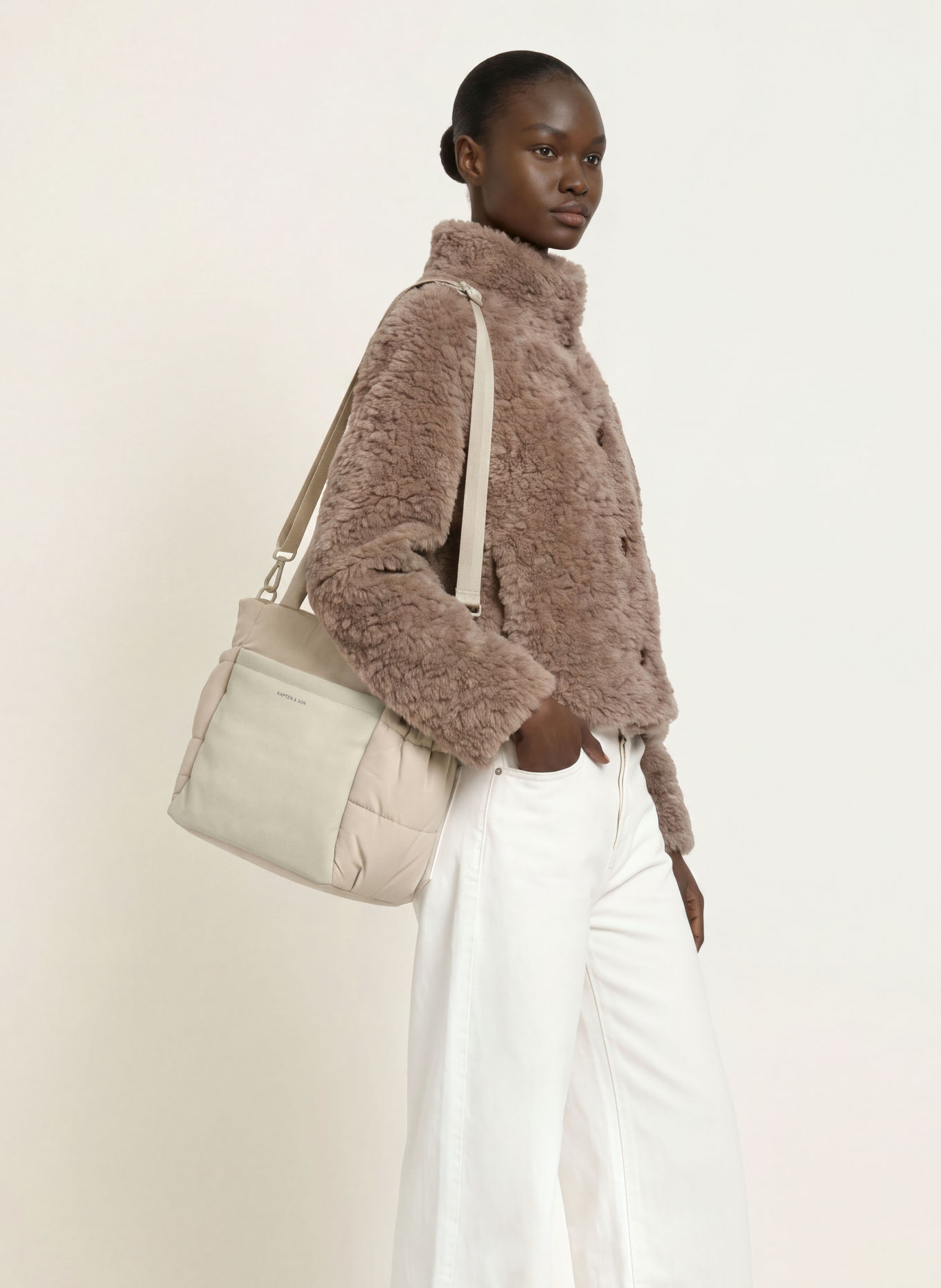KAPTEN & SON HELLVI CLOUD MEDIUM Shoppers Tote Bag: BEIGE