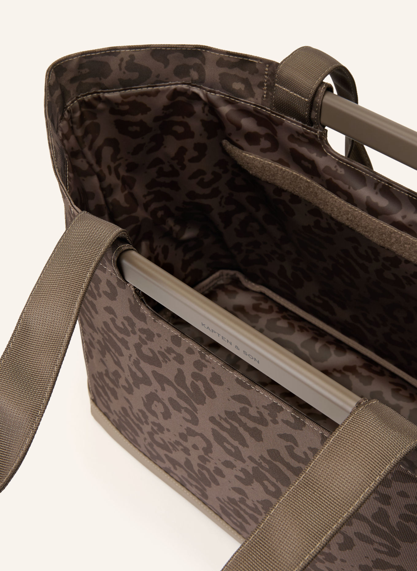 KAPTEN & SON VAASA Shopping Cart: TAUPE / DARK BROWN