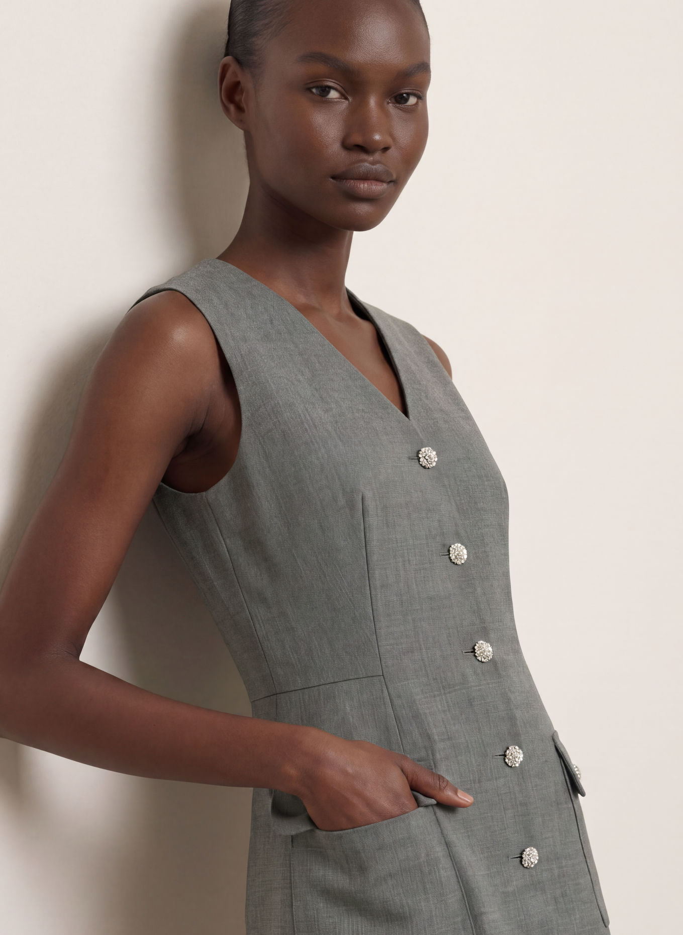 maje Kleid mit Schmucksteinen: GRAU