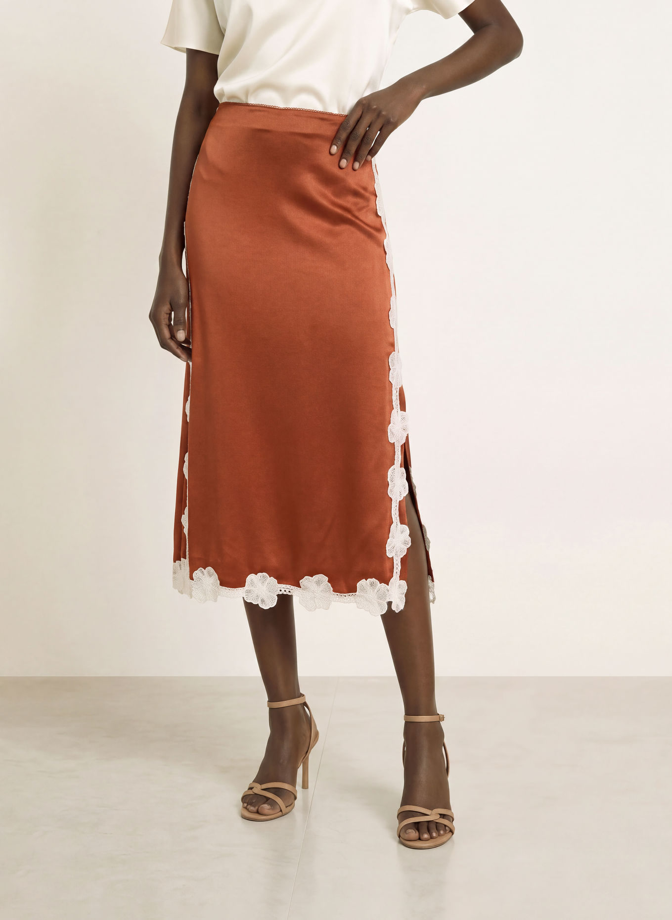 REISS Satijnen rok DOA met kant: ROOD / WIT