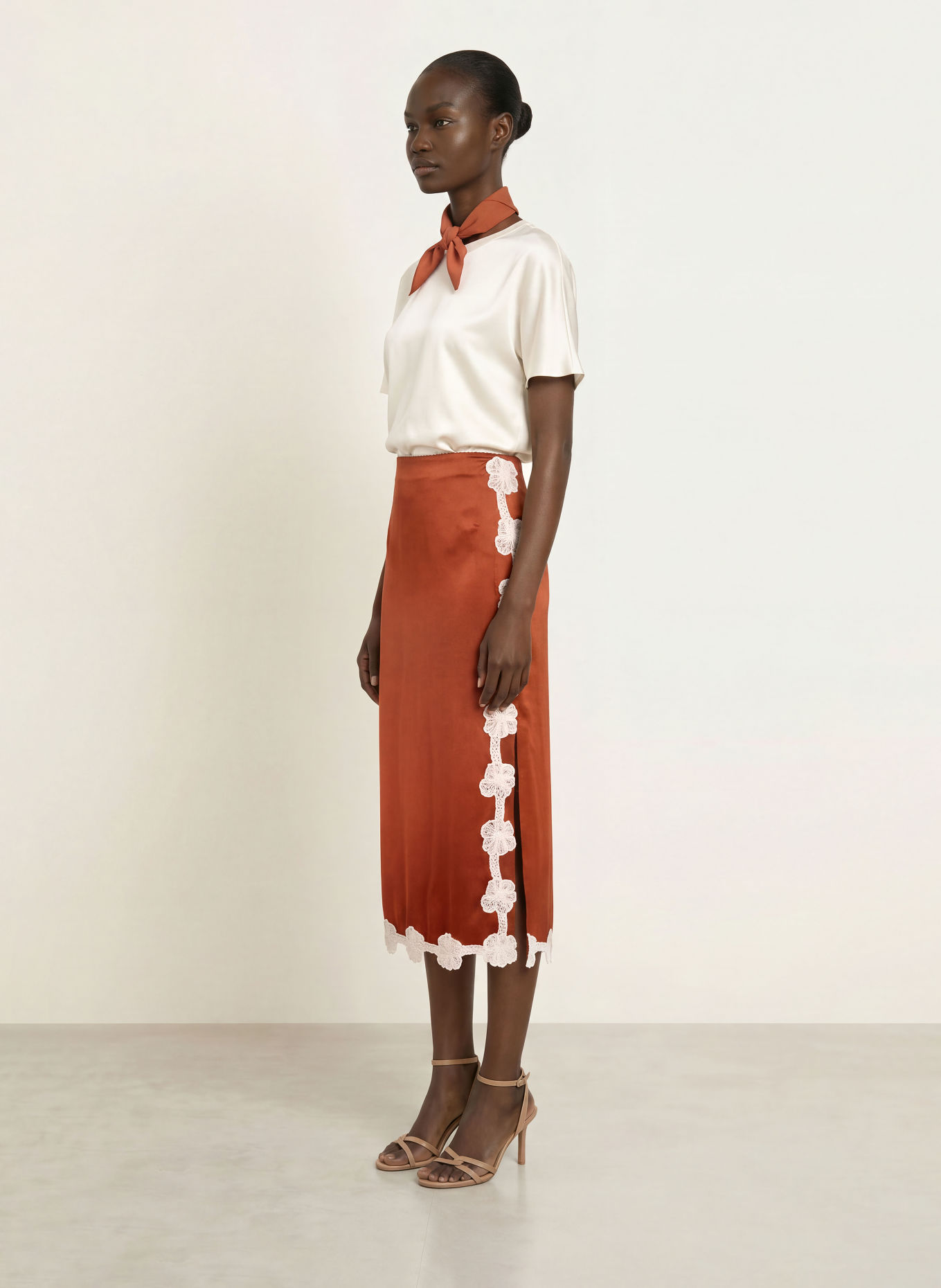 REISS Satijnen rok DOA met kant: ROOD / WIT