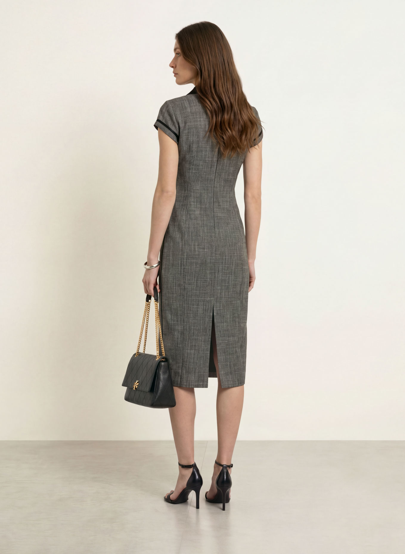 REISS Robe fourreau AVA à rayures galon: GRIS FONCÉ / NOIR