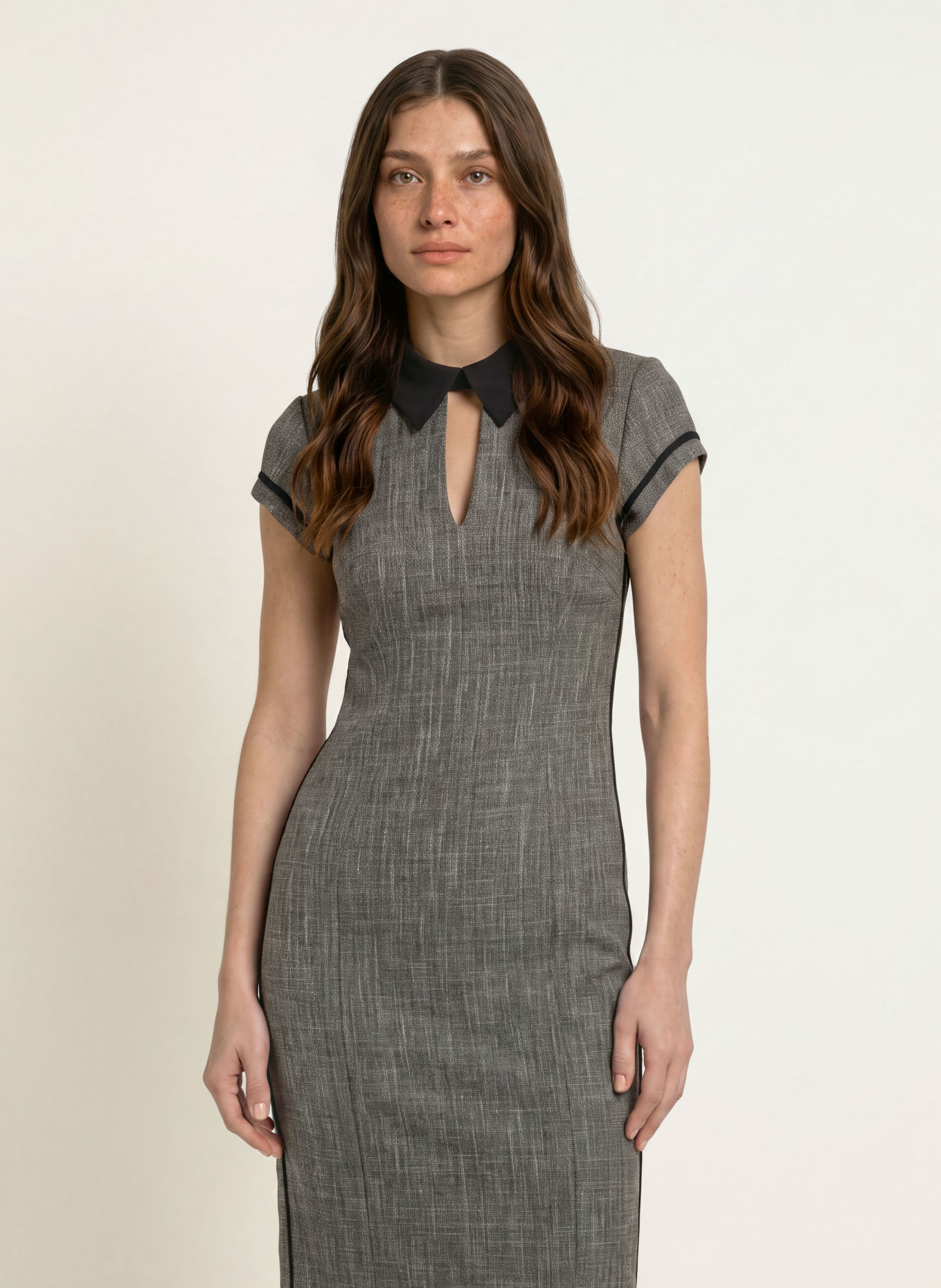 REISS Robe fourreau AVA à rayures galon: GRIS FONCÉ / NOIR