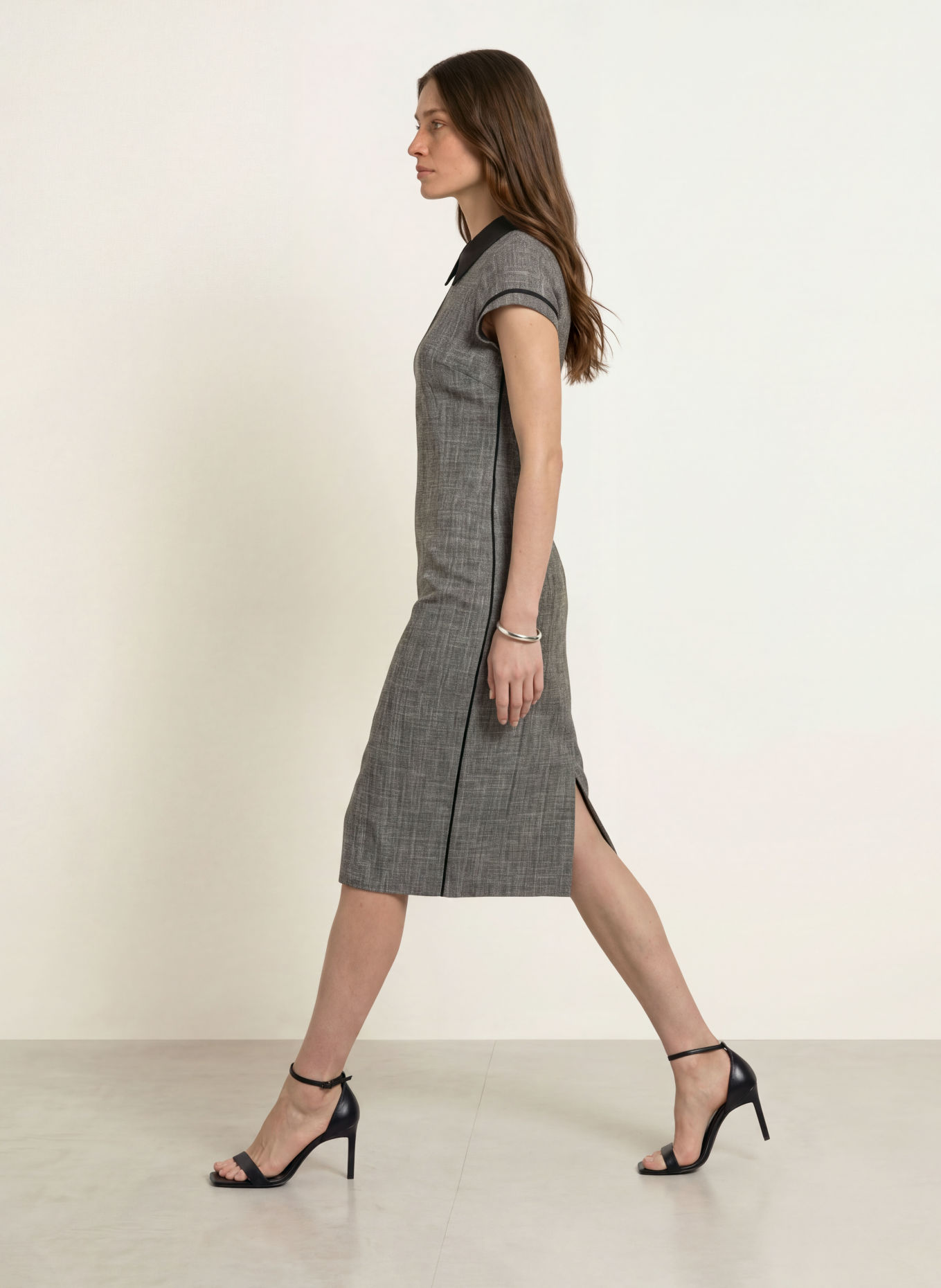 REISS Robe fourreau AVA à rayures galon: GRIS FONCÉ / NOIR