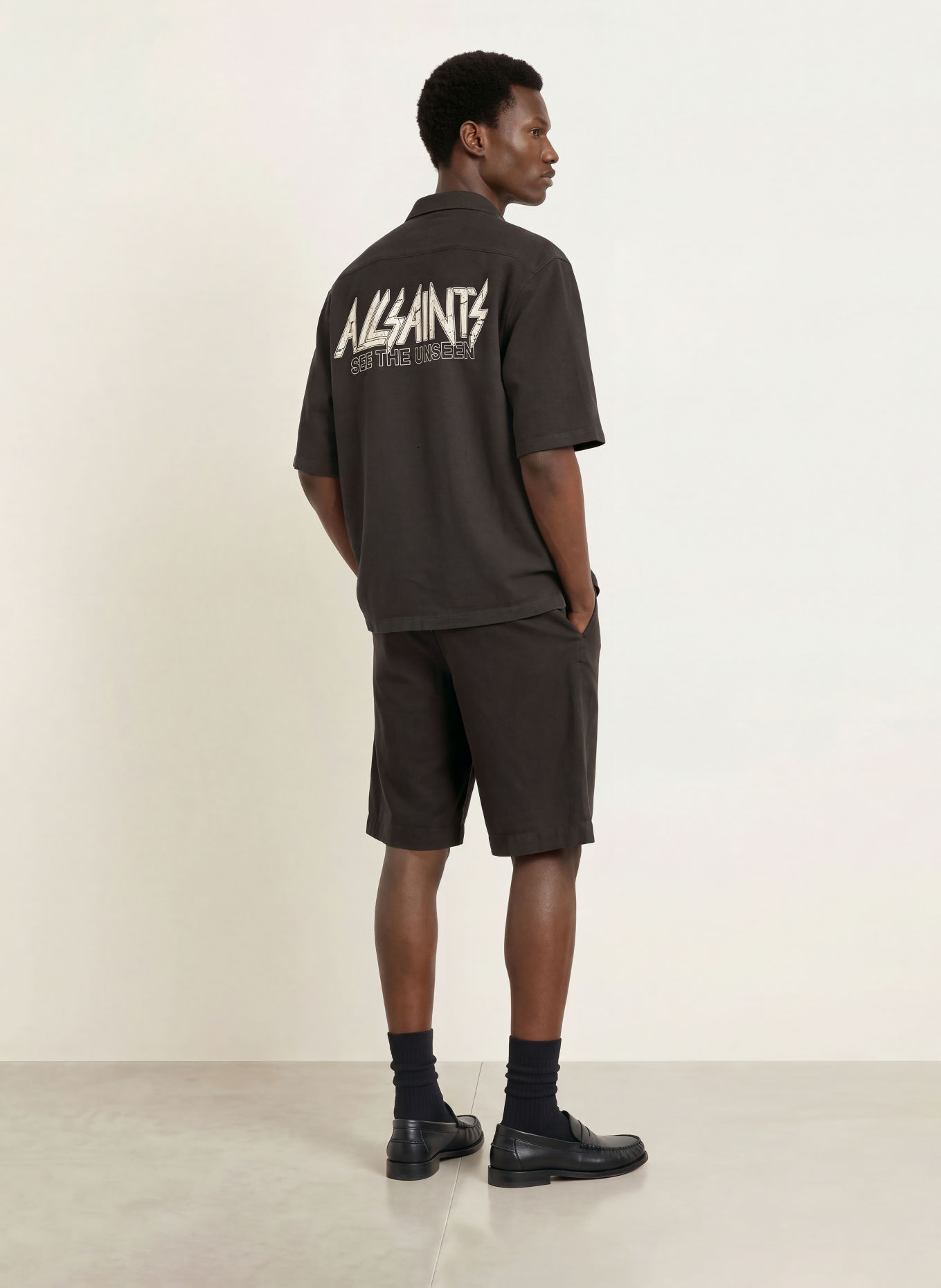ALLSAINTS Kortärmad skjorta SYNTH Oversized Fit: SVART / VIT