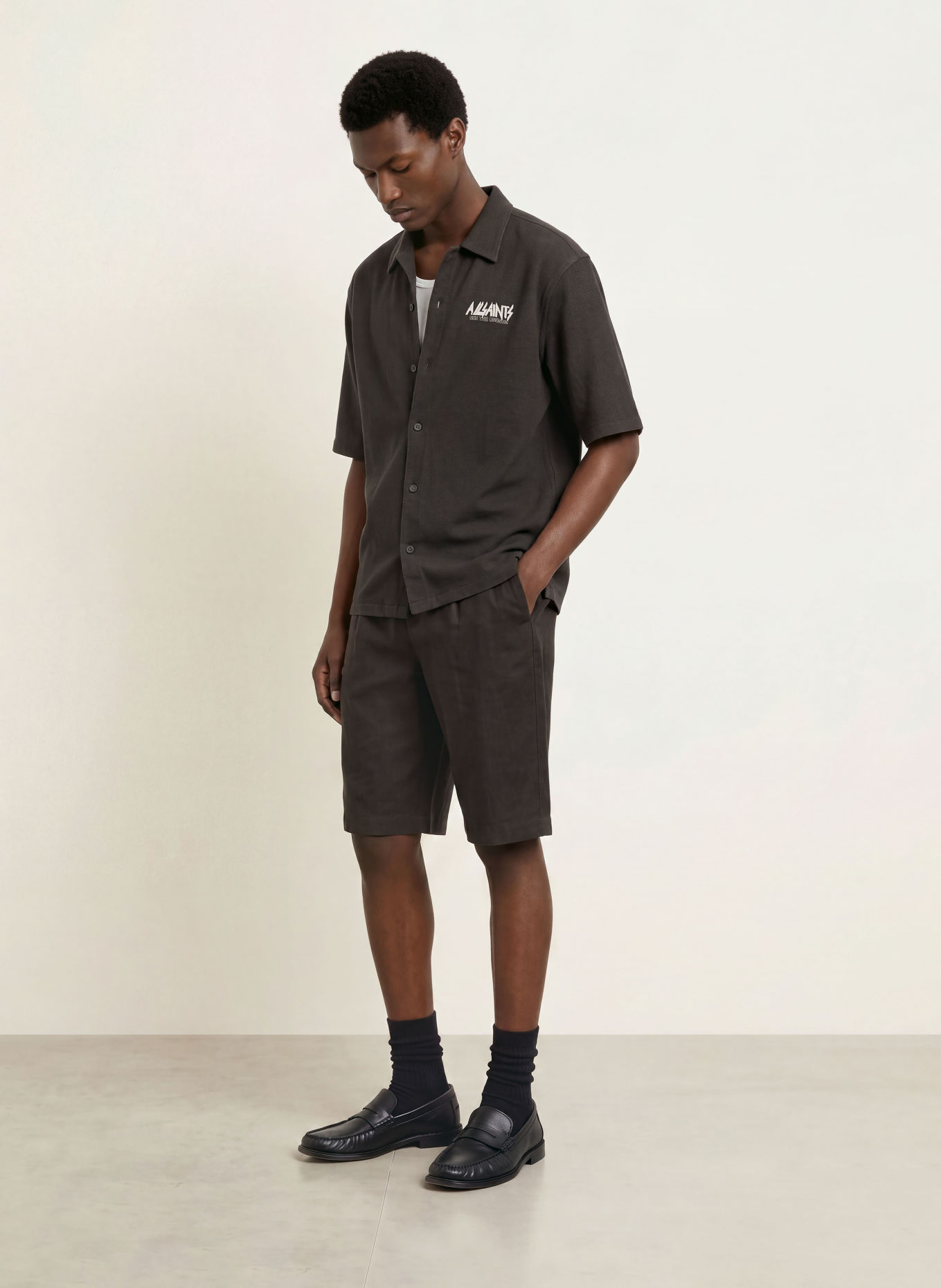 ALLSAINTS Kortärmad skjorta SYNTH Oversized Fit: SVART / VIT
