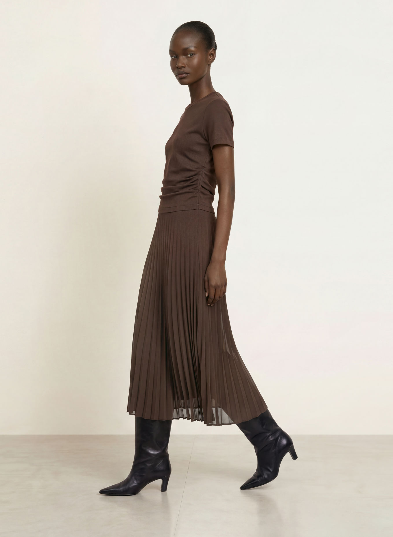 CLAUDIE PIERLOT Kleid im Materialmix mit Plissees: DUNKELBRAUN
