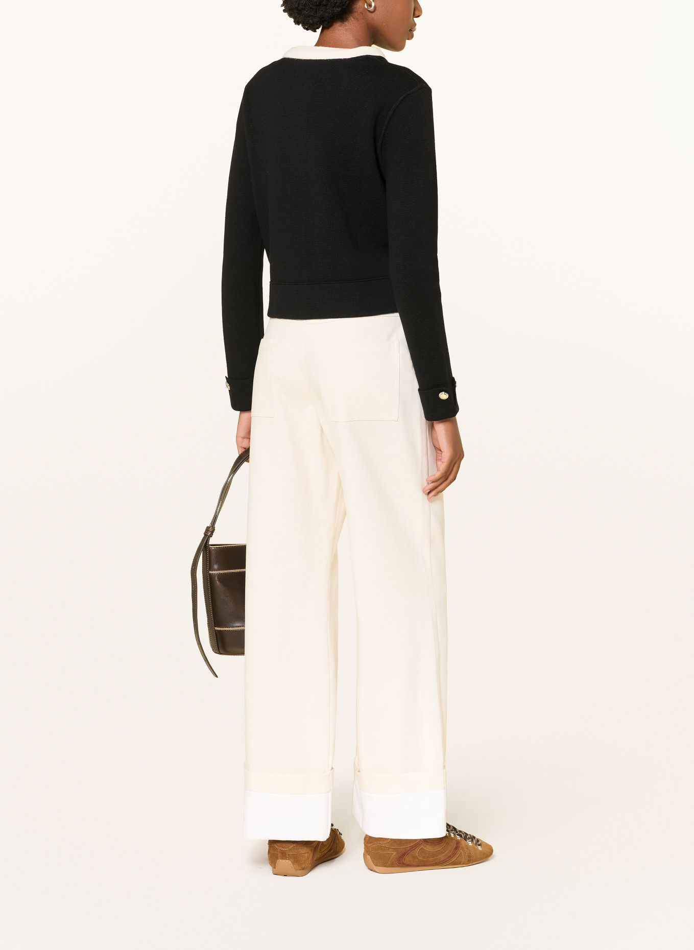 CLAUDIE PIERLOT Strickjacke mit abnehmbarem Kragen: SCHWARZ / WEISS