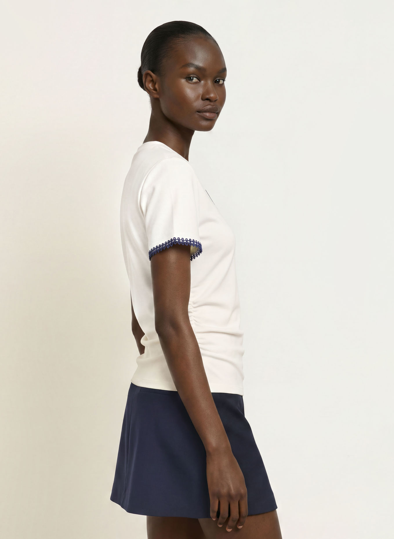 CLAUDIE PIERLOT T-Shirt: ECRU / DUNKELBLAU